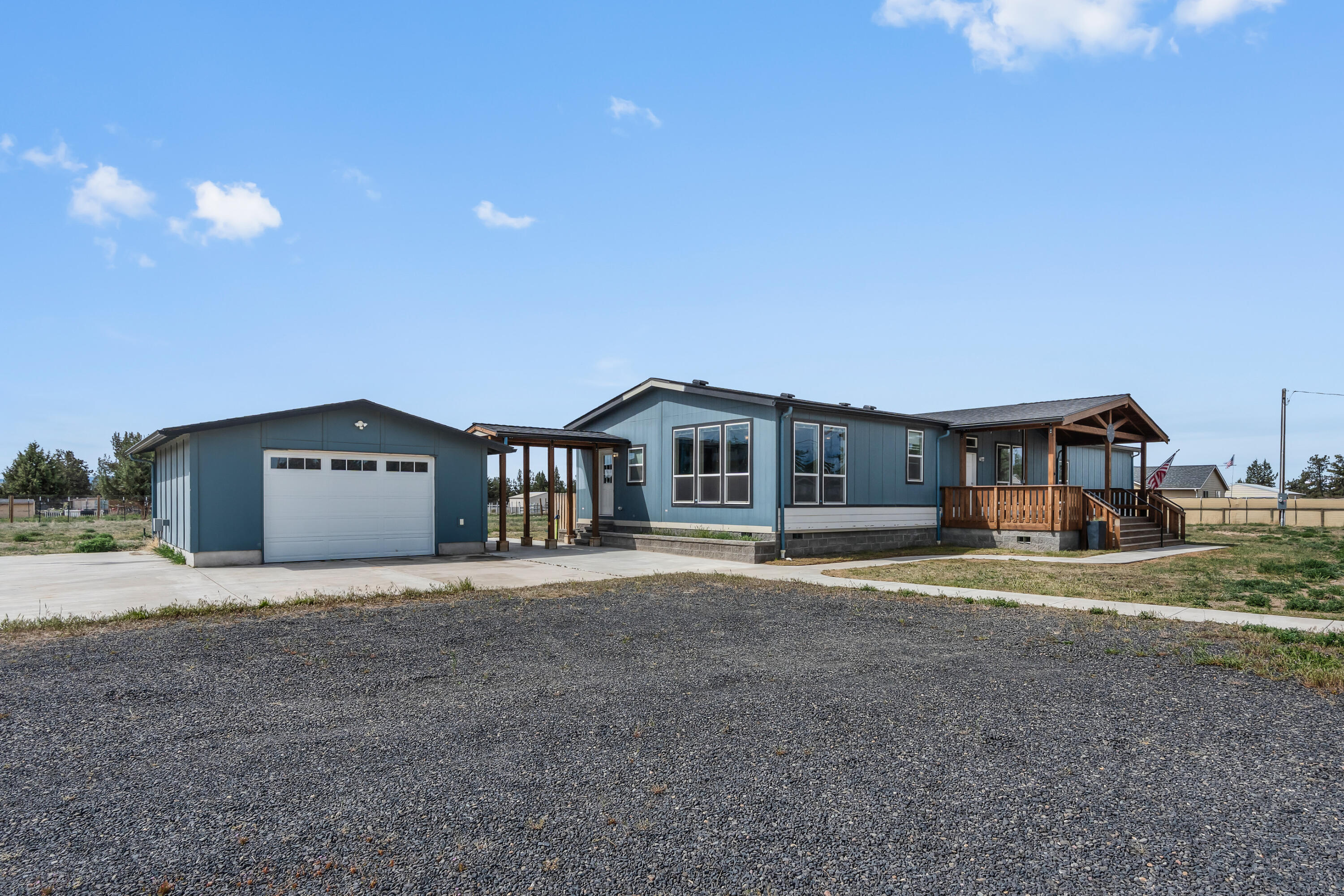 4317 SE Tillamook Loop — photo