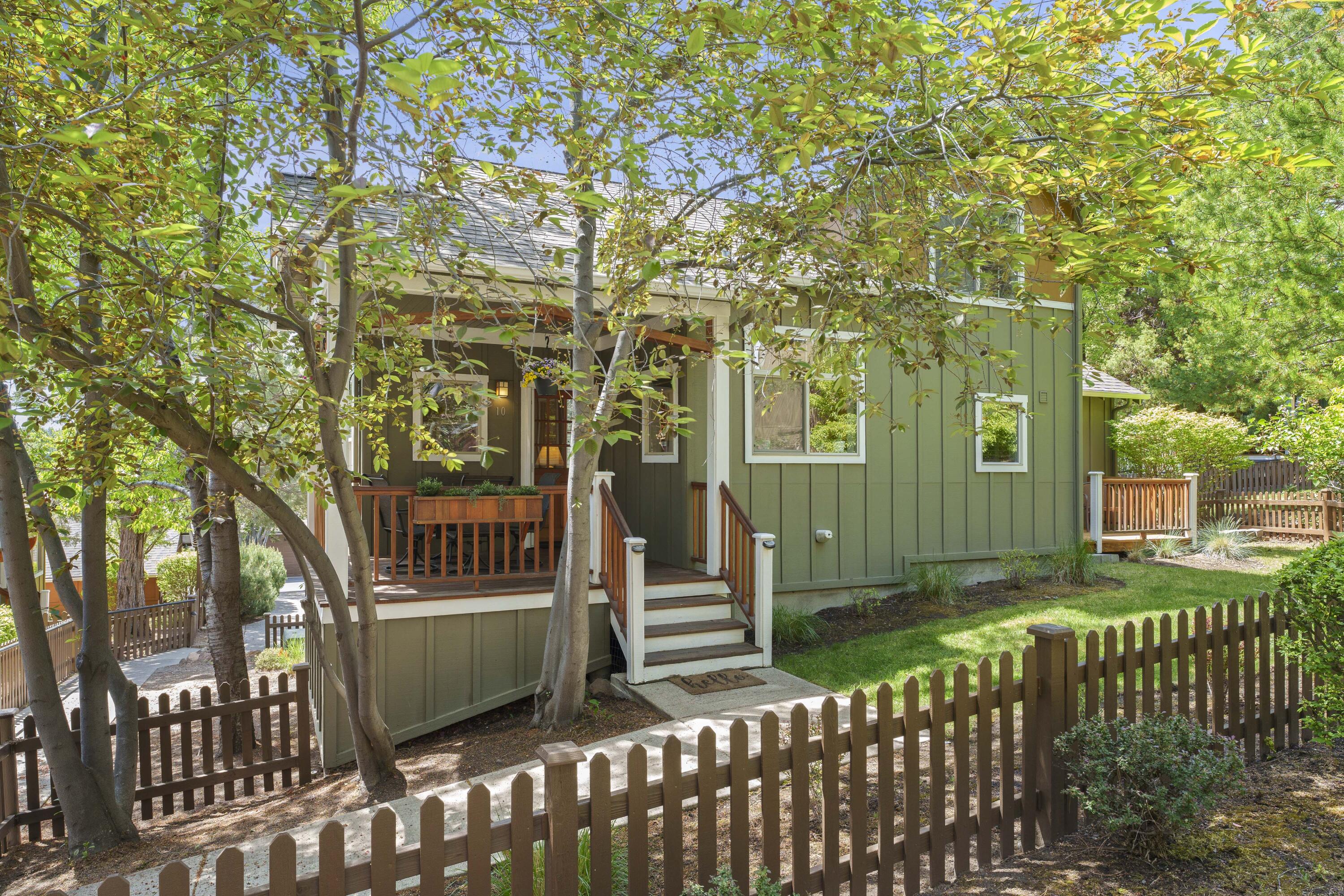 1940 NW Monterey Pines Drive, Unit 10 — photo