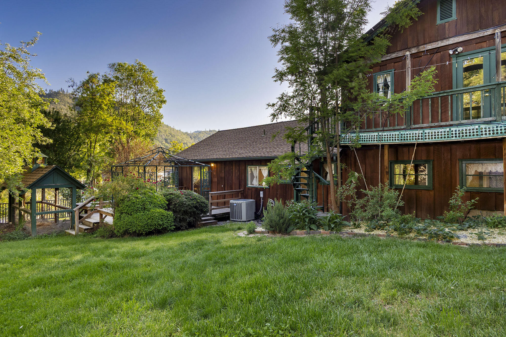 383 N 5th Avenue — photo