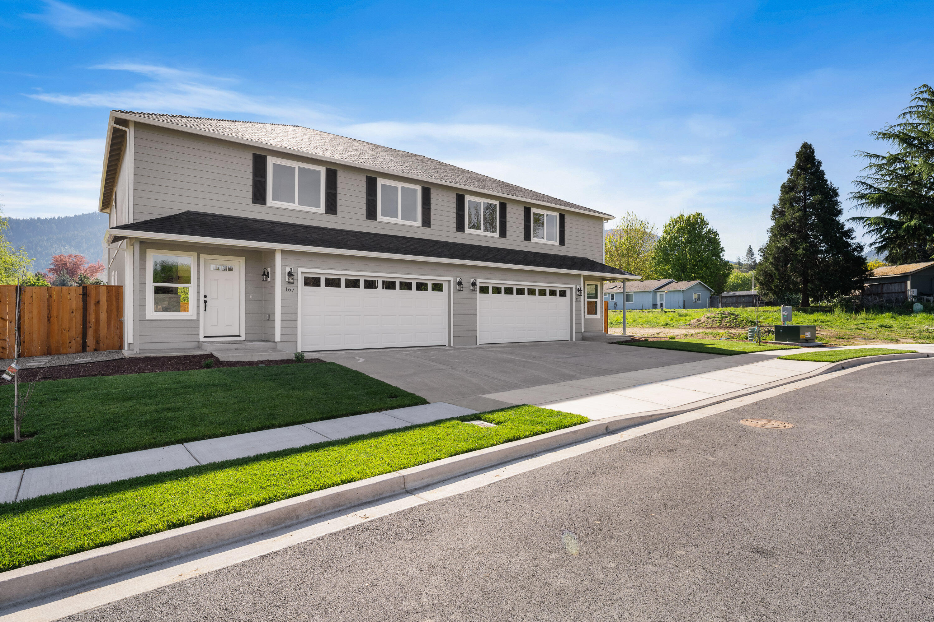 167 SE Champagne Court — photo