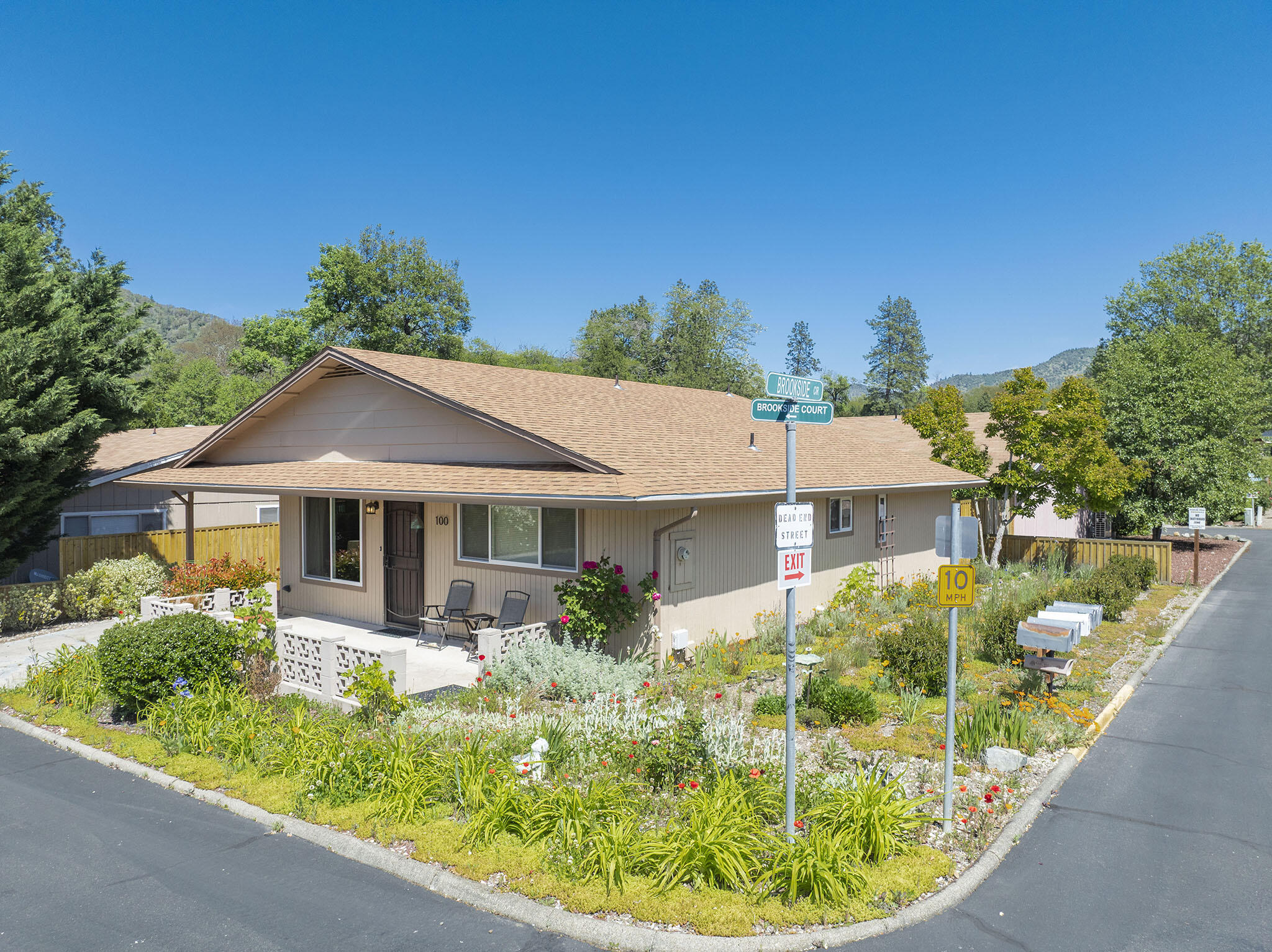 100 Brookside Court — photo