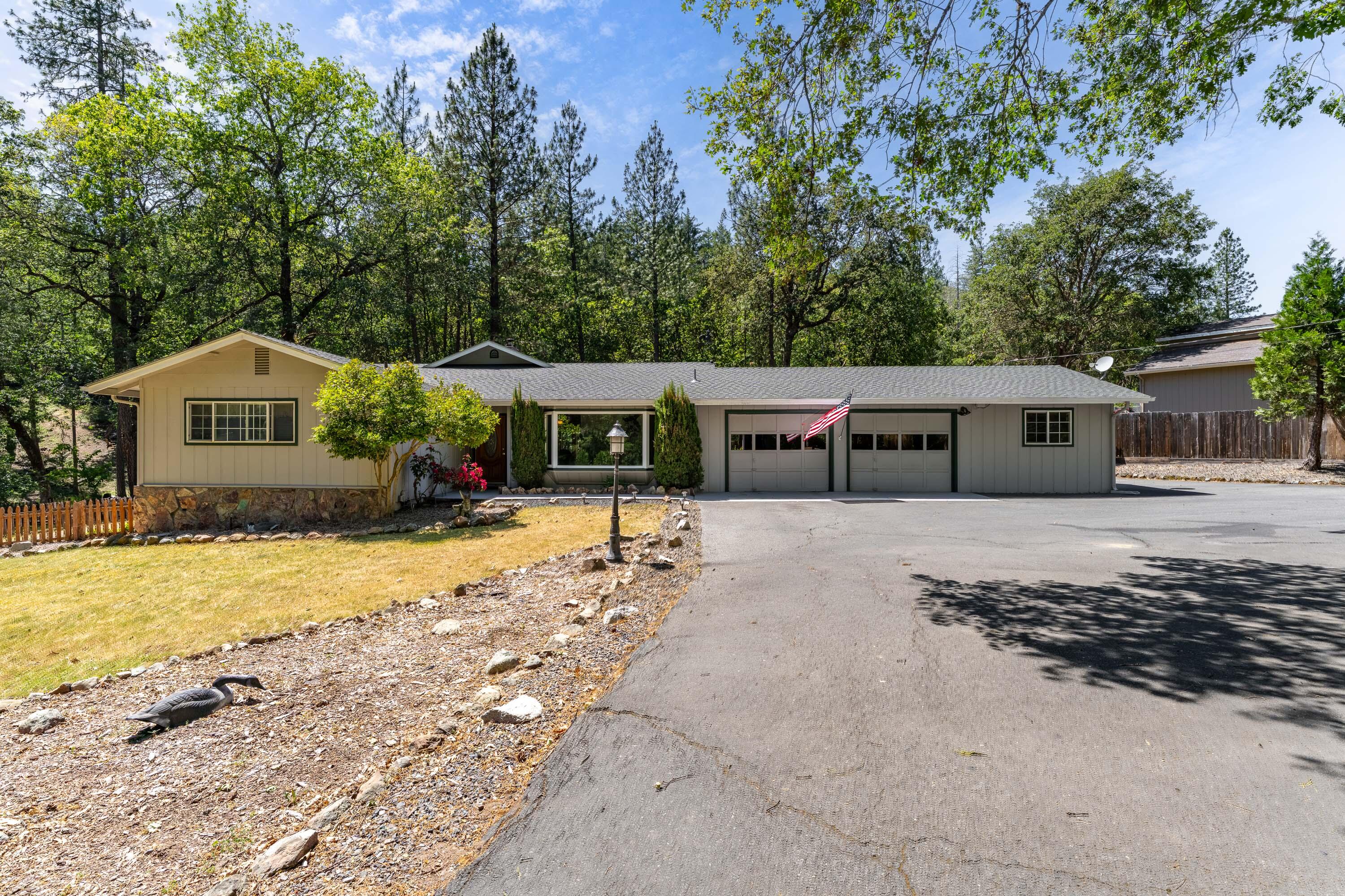 370 Horseshoe Drive — photo