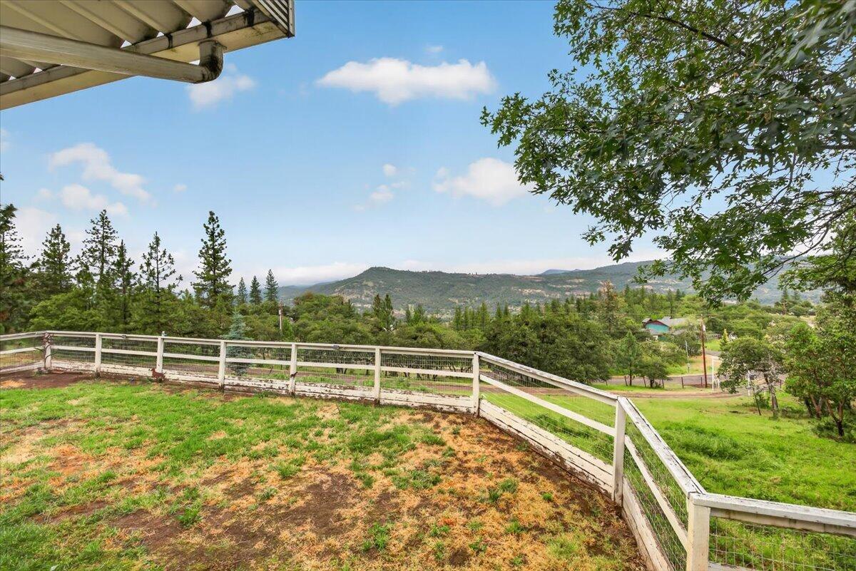 483 Wren Ridge Drive, Eagle Point, OR 97524 — photo 2