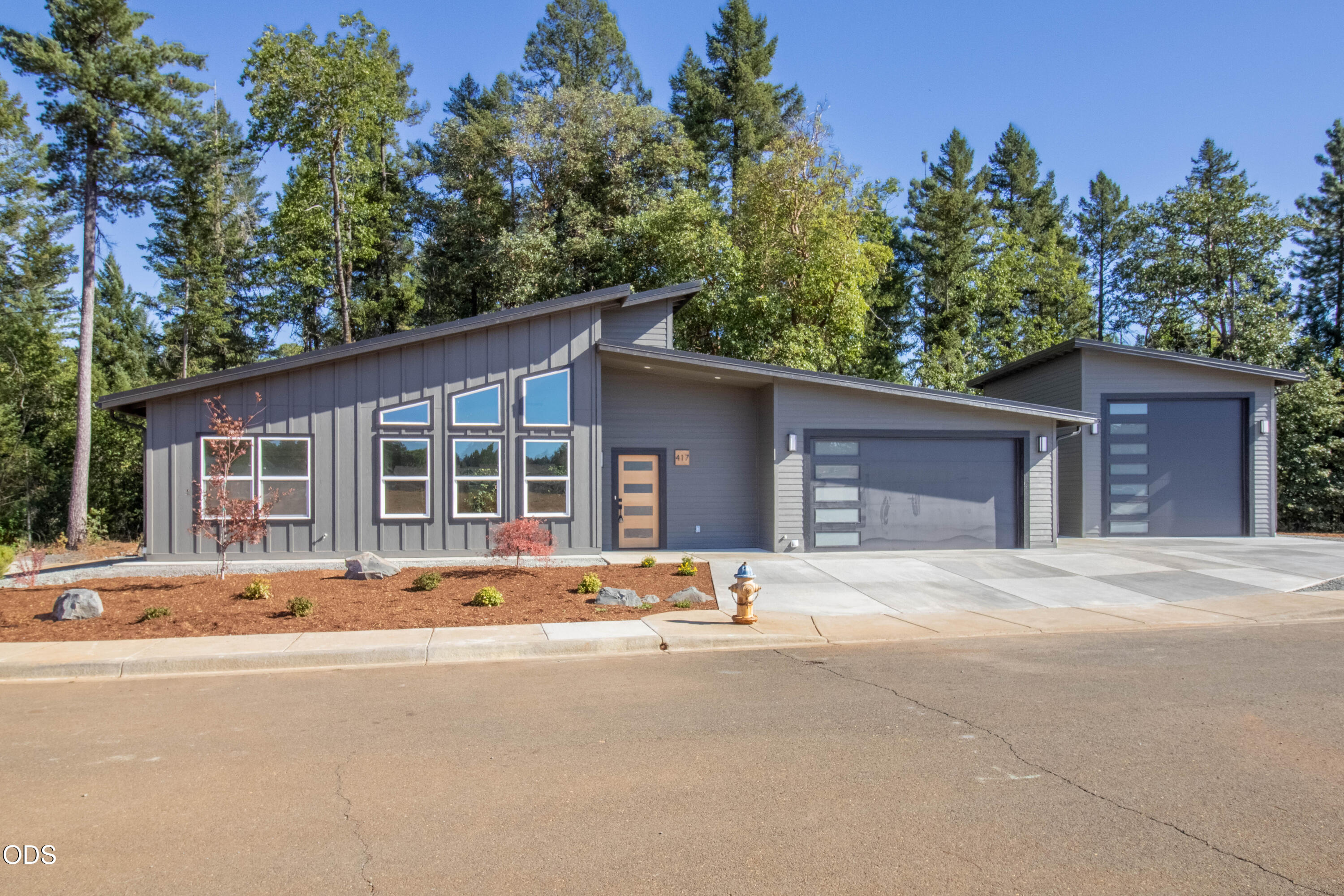 417 Rilynn Lane, Cave Junction, OR 97523