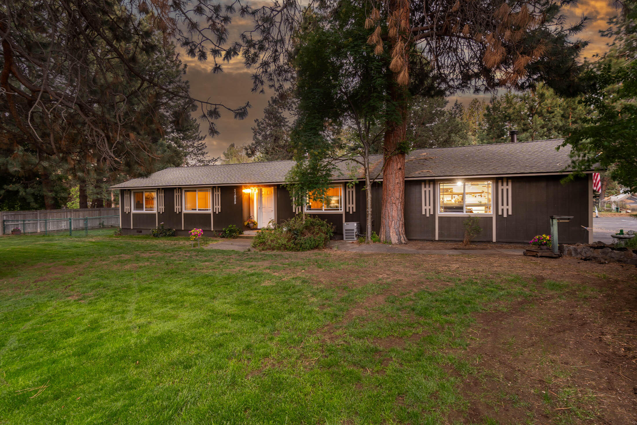 21025 Denning Drive — photo