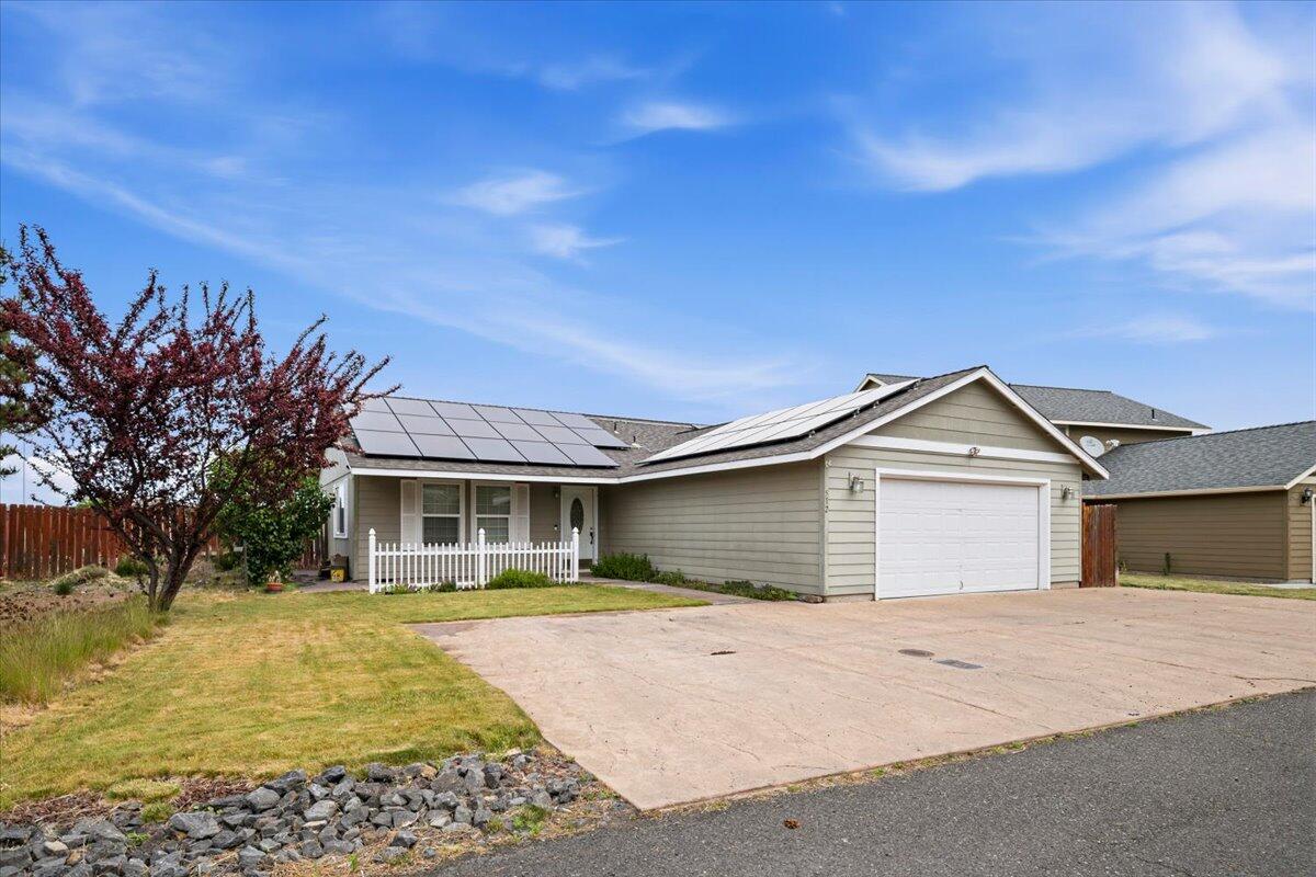 512 SE Ponderosa Drive — photo