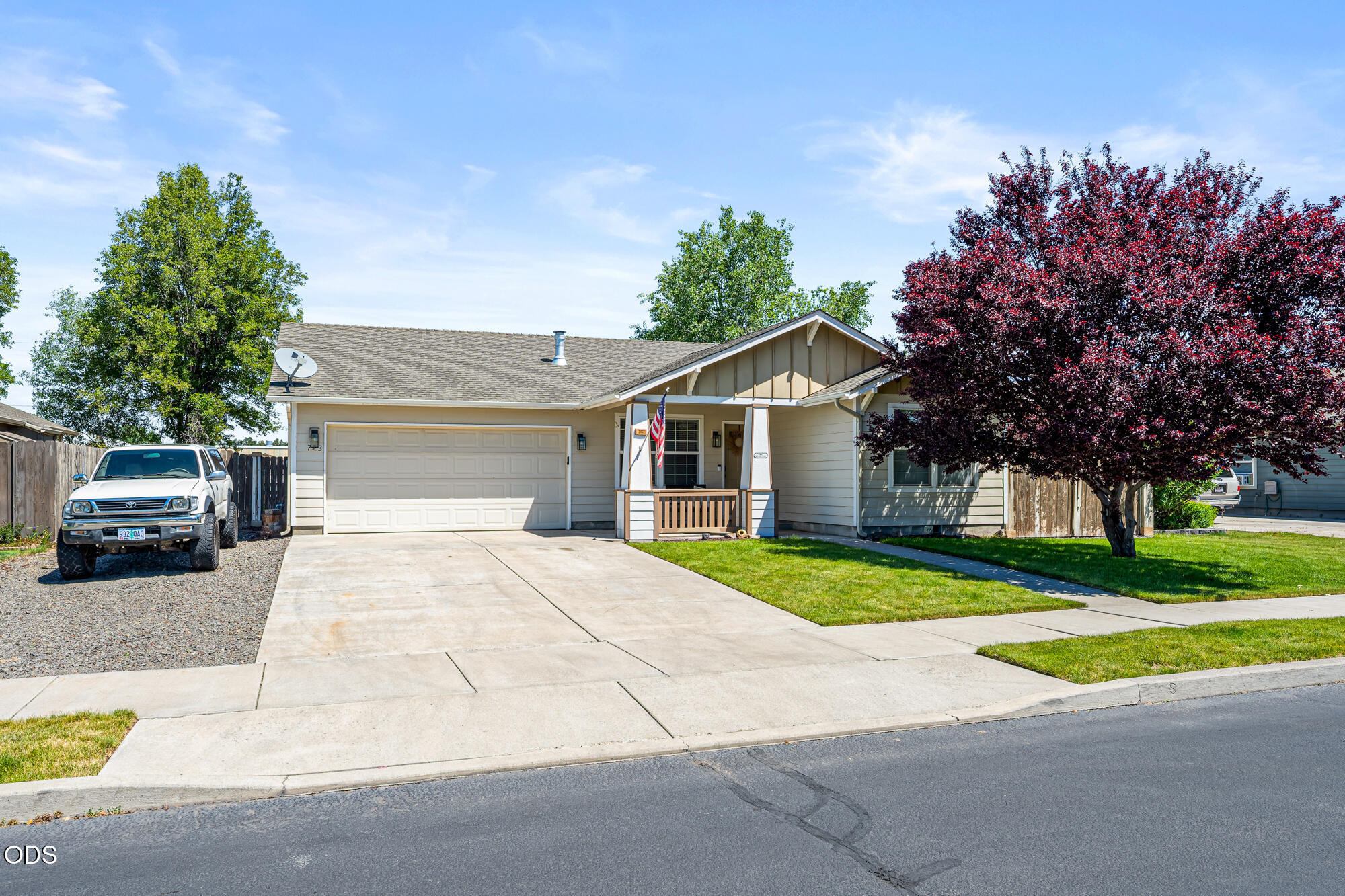 723 NE Stoneridge Loop — photo