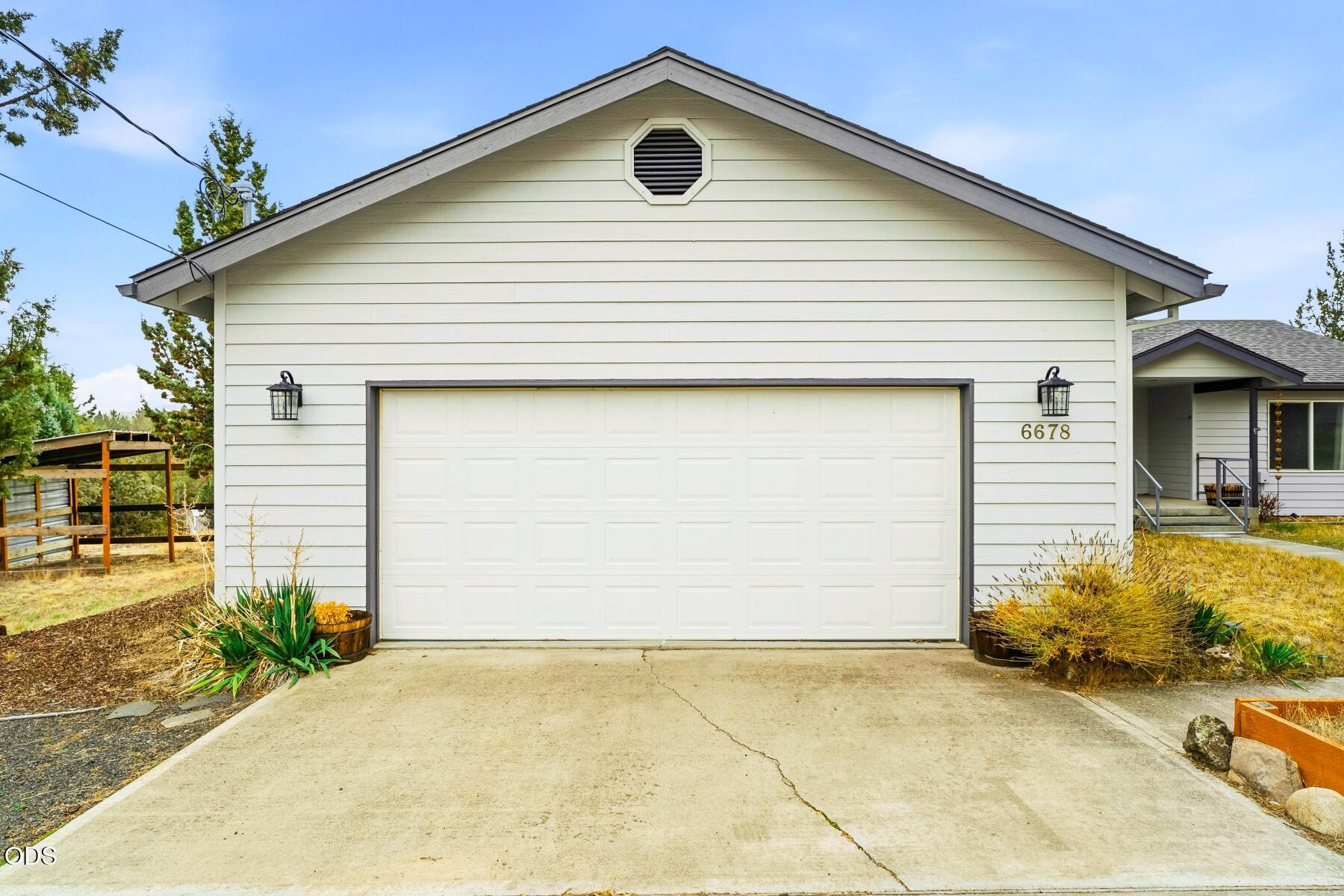 6678 SE Davis Loop — photo