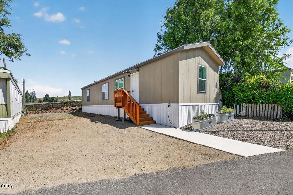 1235 N Mountain Avenue, Unit 9 — photo