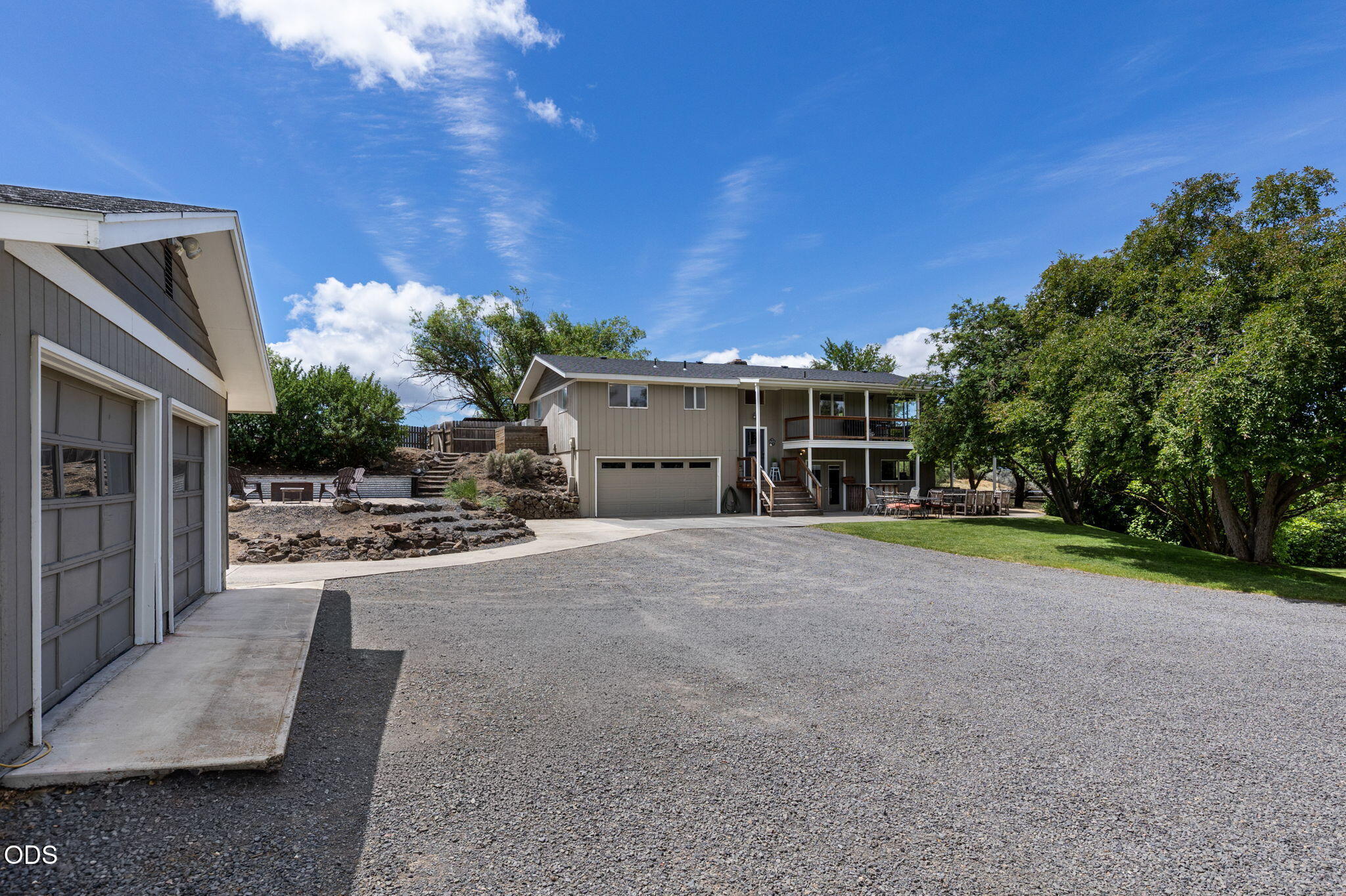 1561 NE Hilltop Lane — photo