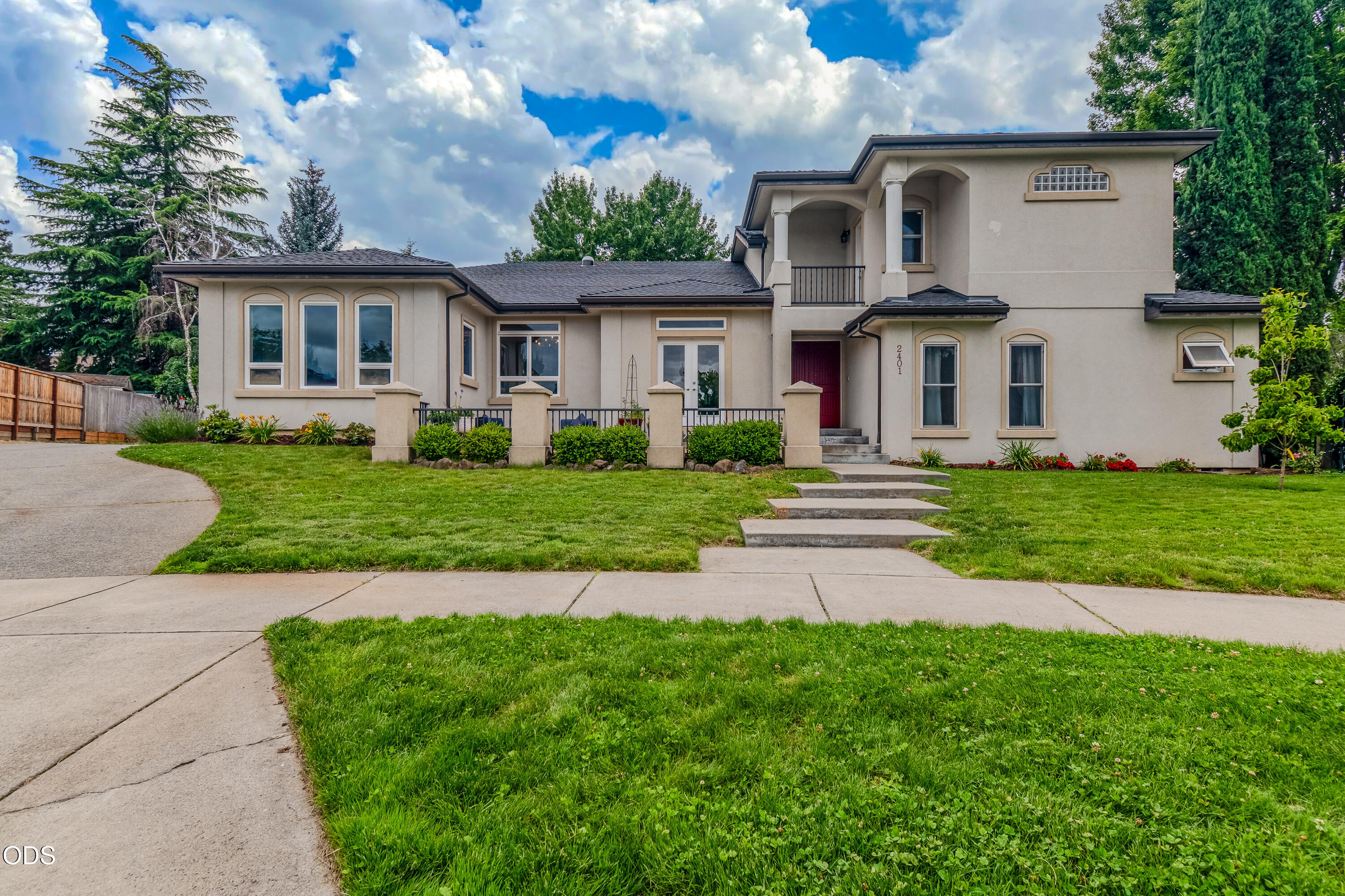 2401 Fox Run — photo