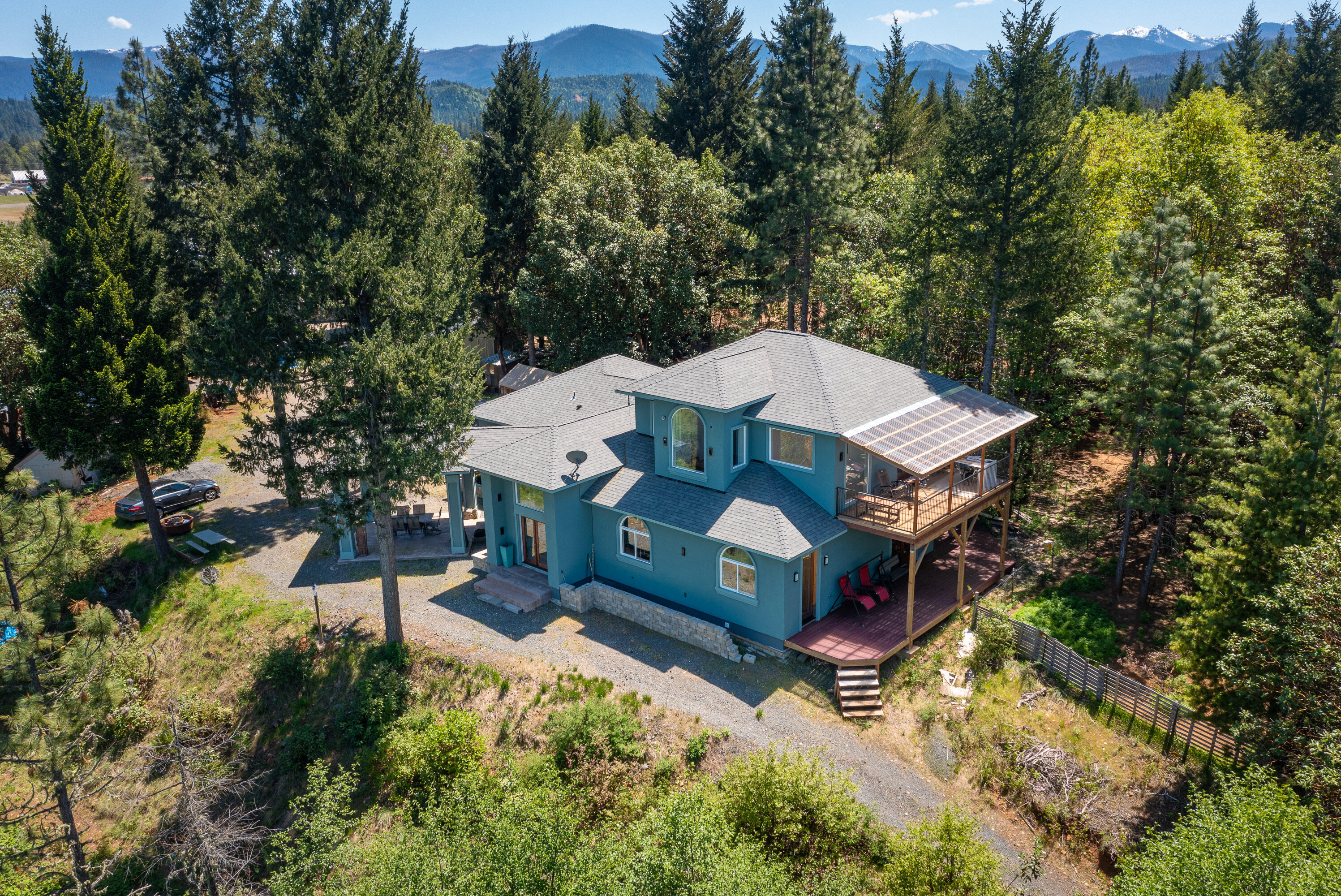 118 Airport Drive — photo