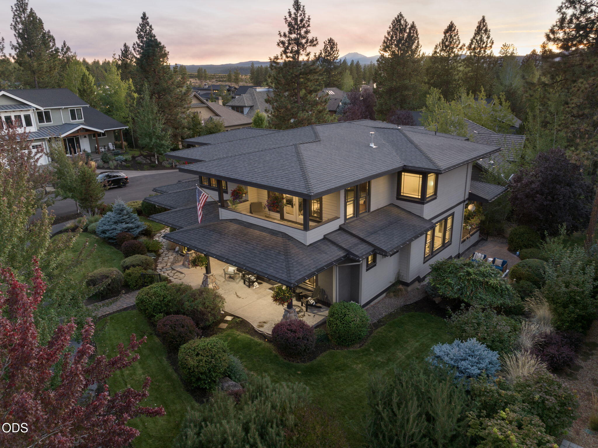 19062 Mt McLoughlin Lane — photo