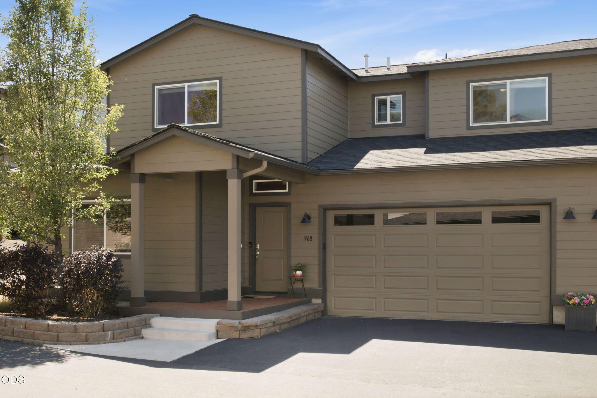 968 NE Paula Drive — photo