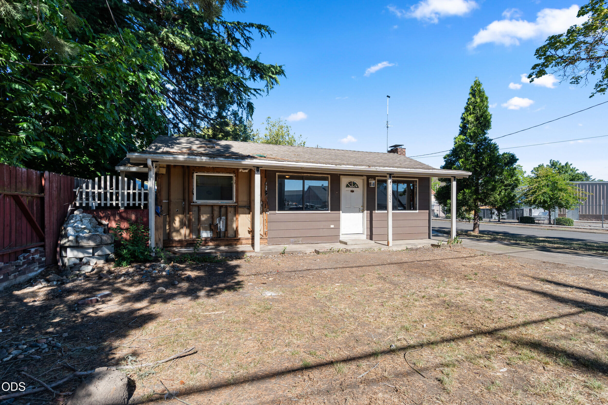 1004 S Grape Street — photo