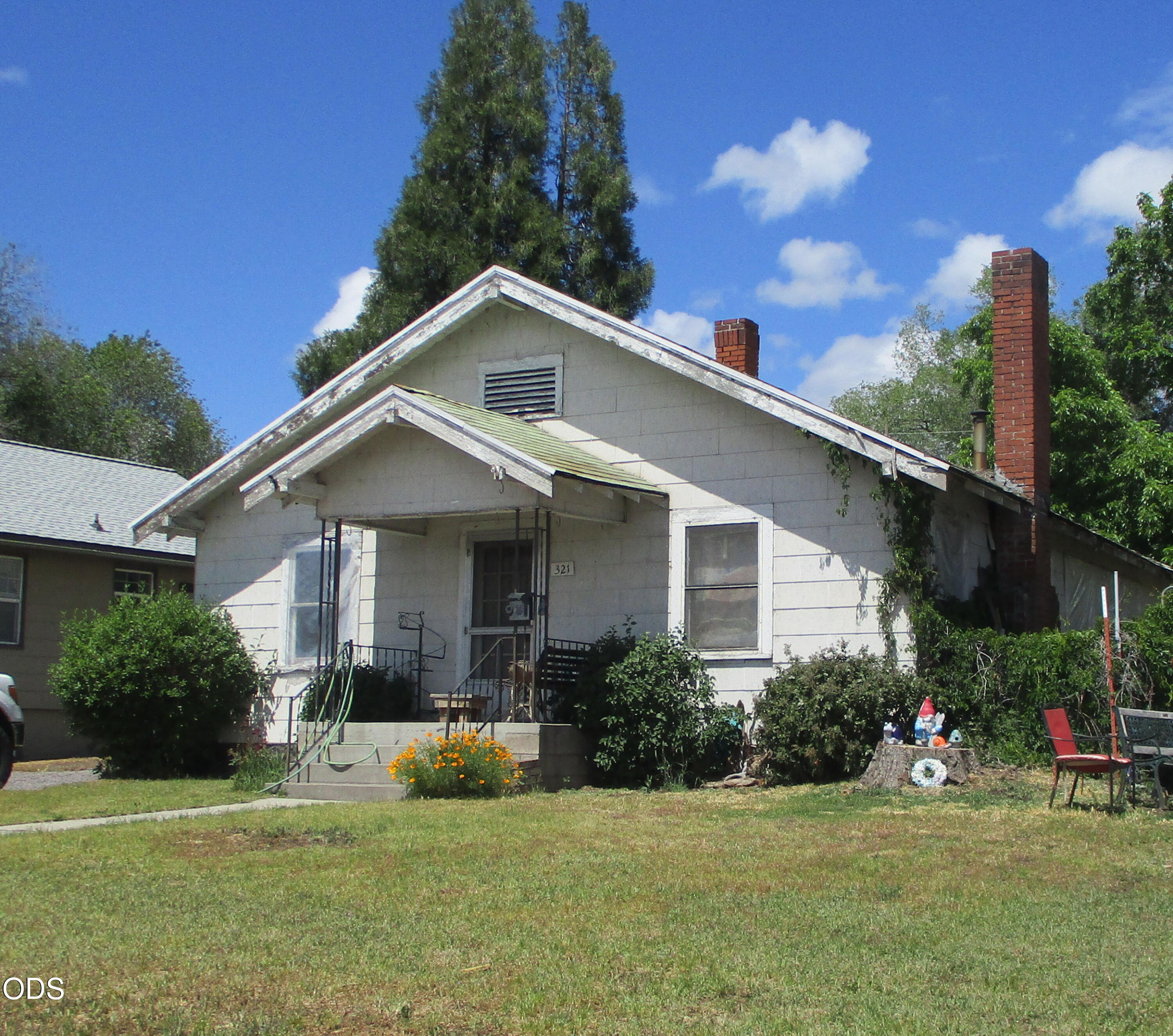 321 Crater Lake Parkway — photo