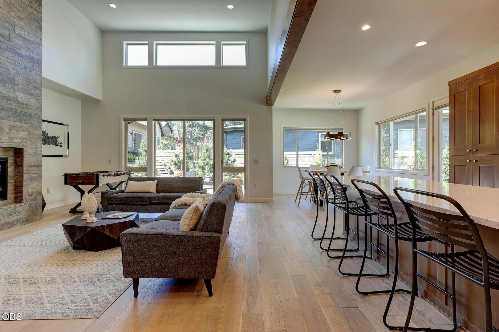 60457 Kangaroo Loop, Bend, OR 97702 — photo 2