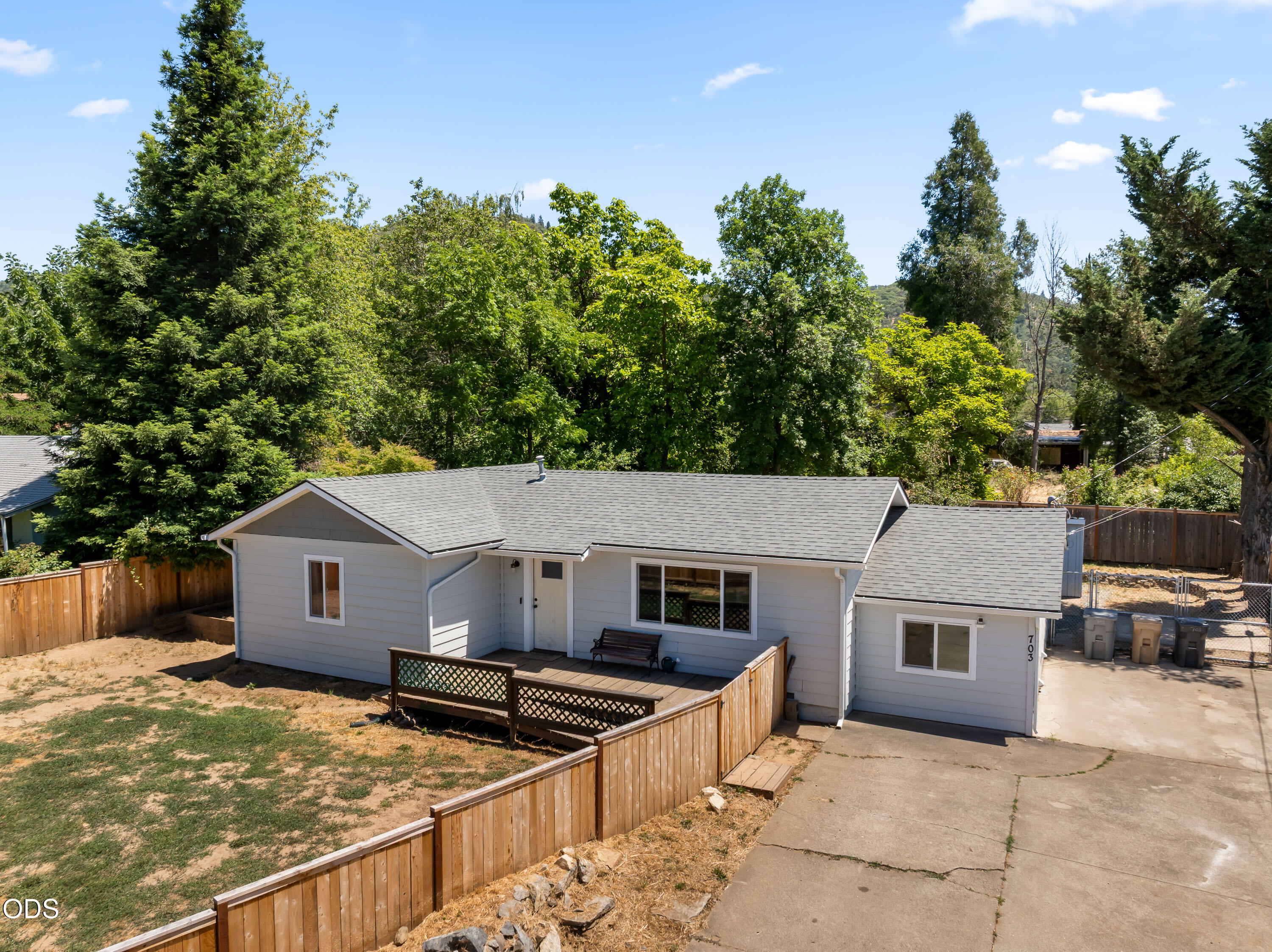 703 NE 10th Street — photo