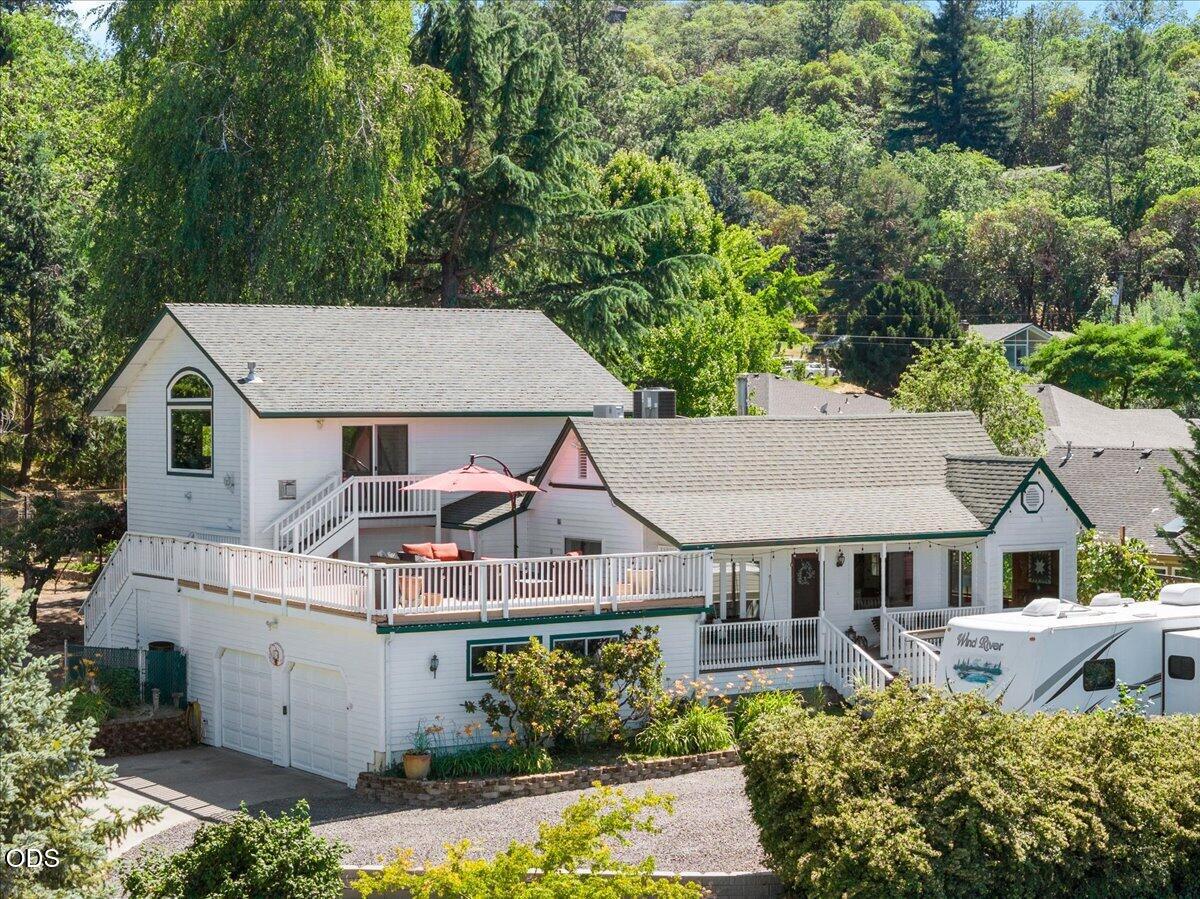 1043 Thelma Way — photo
