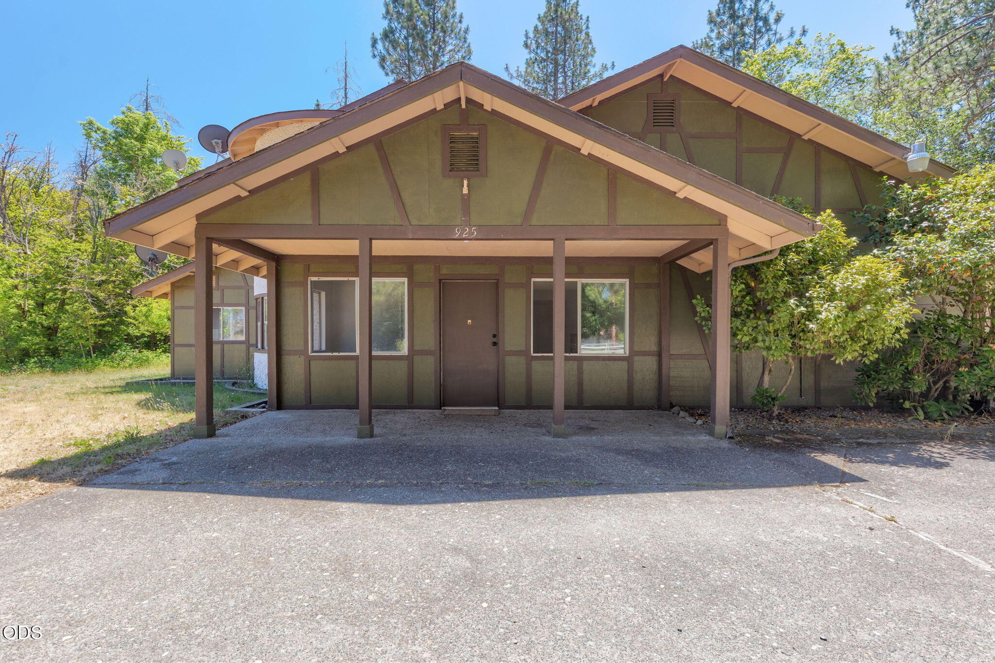 925 Meadow View Drive — photo