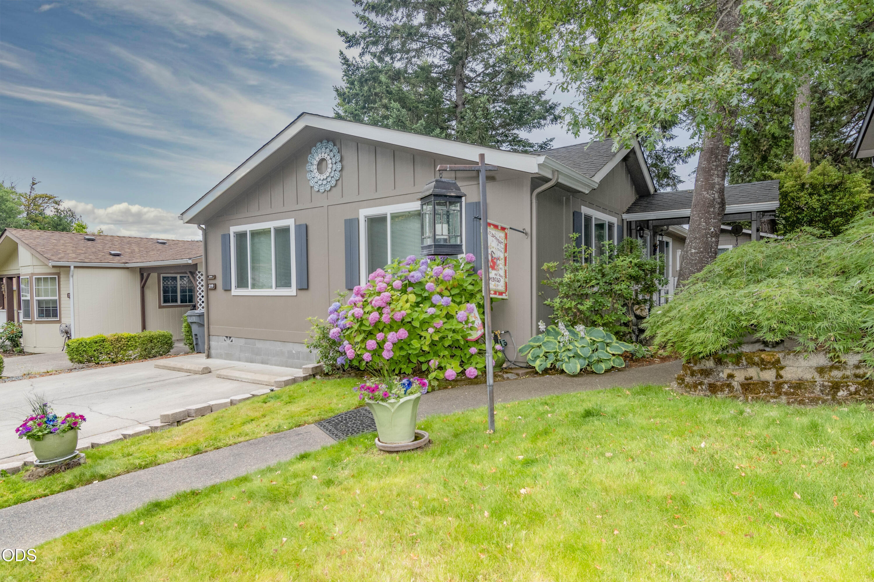 219 NW Creekside Drive — photo
