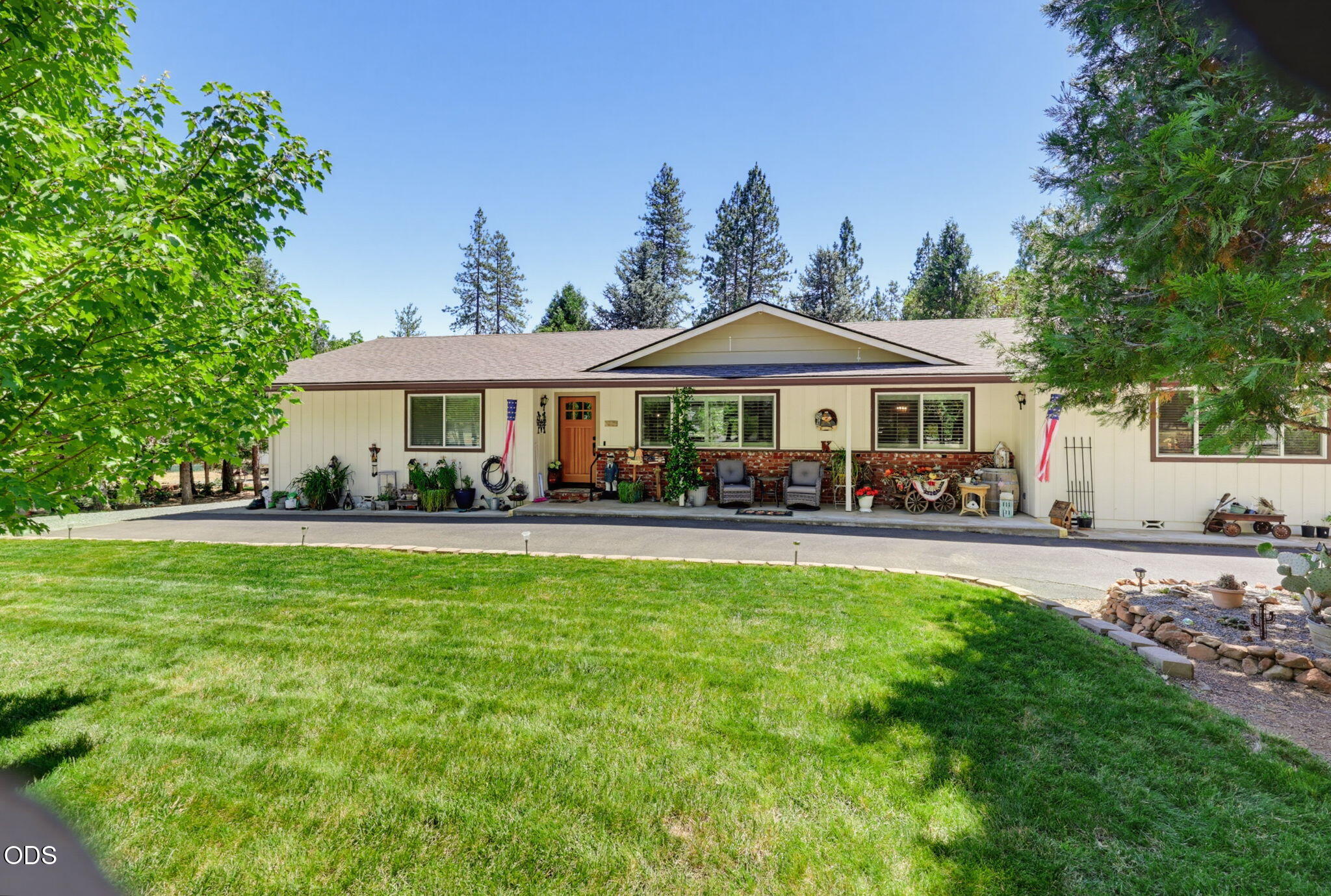 455 Eric Way — photo