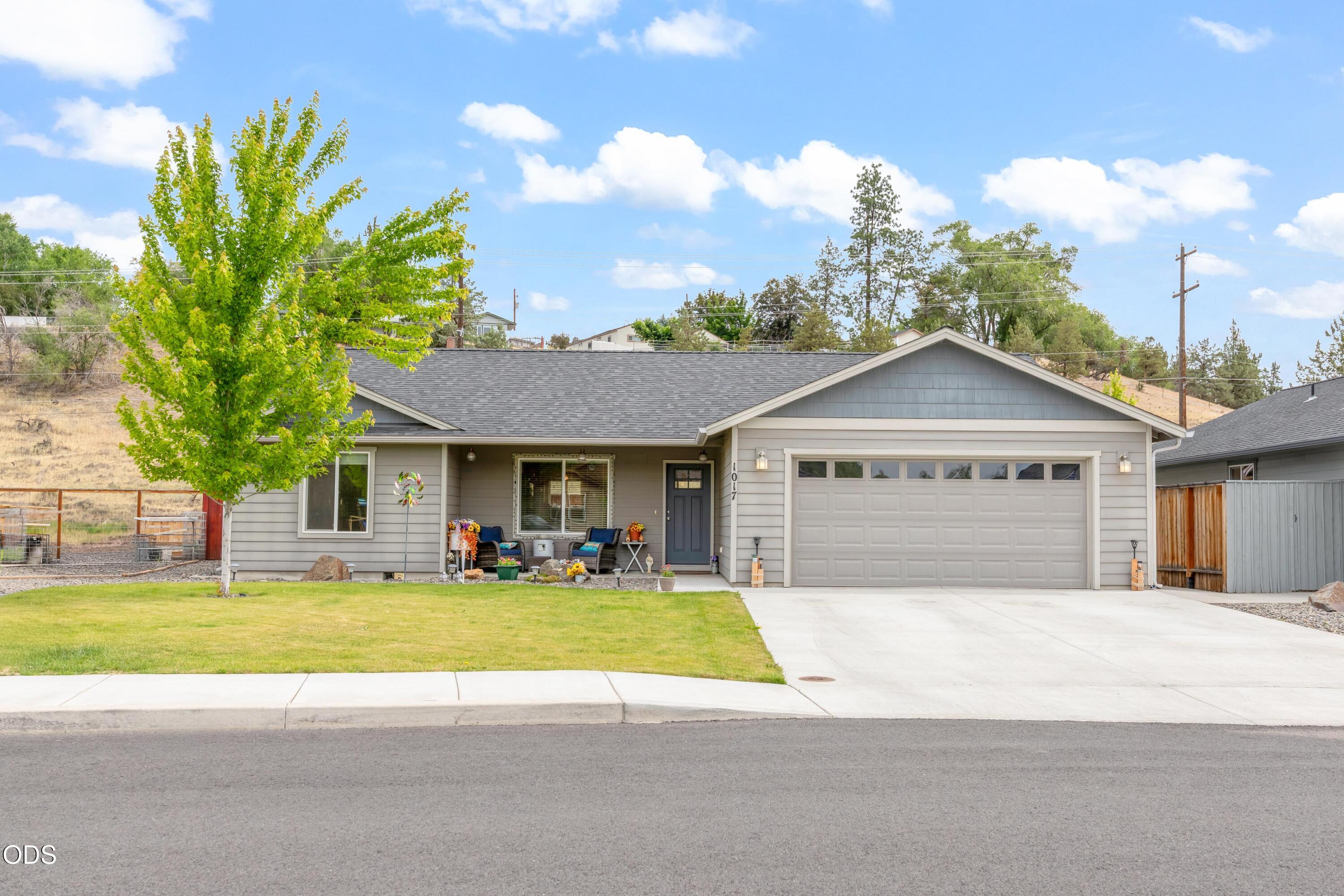 1017 NE Crista Court — photo