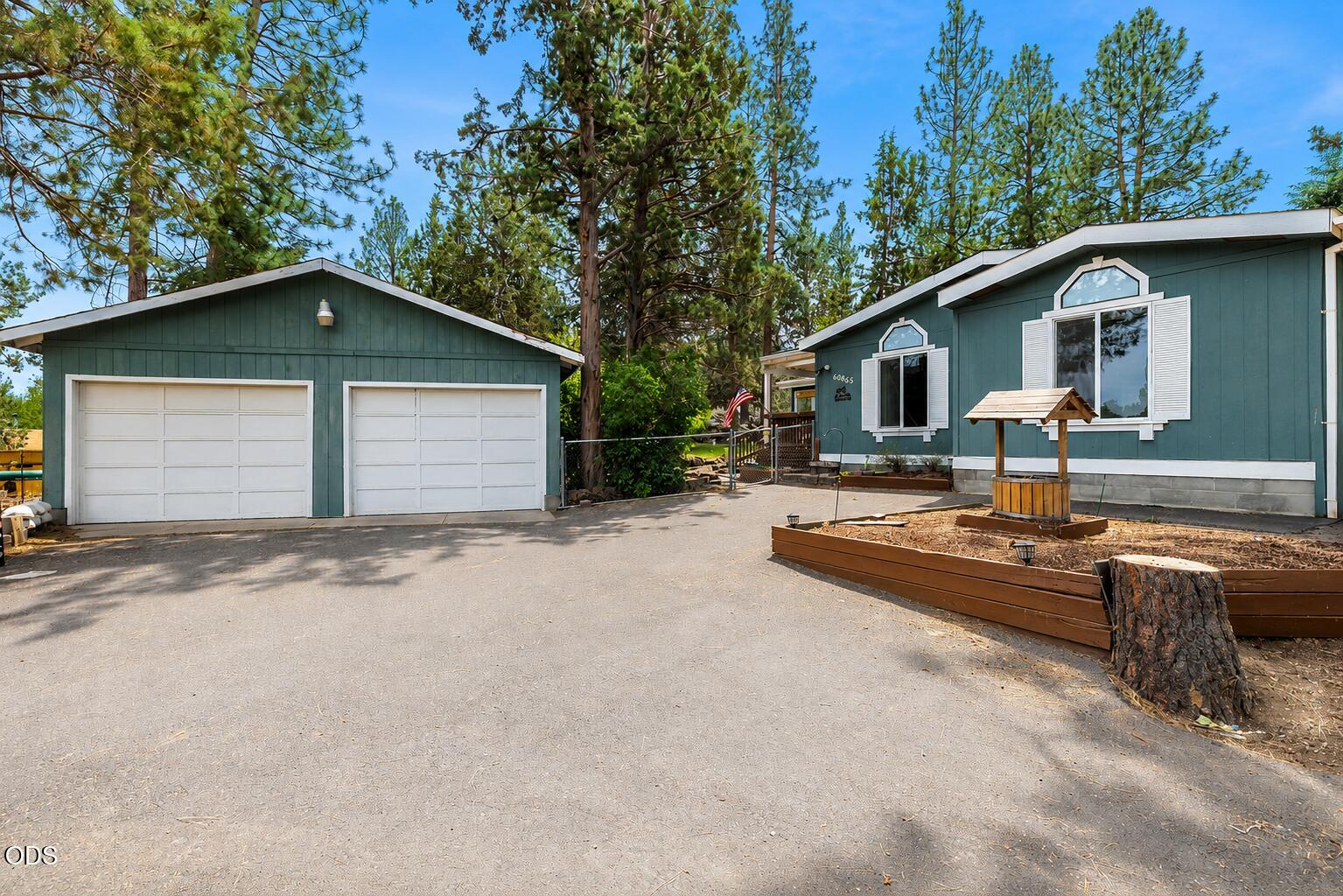 60865 Raintree Drive, Bend, OR 97702 — photo 2