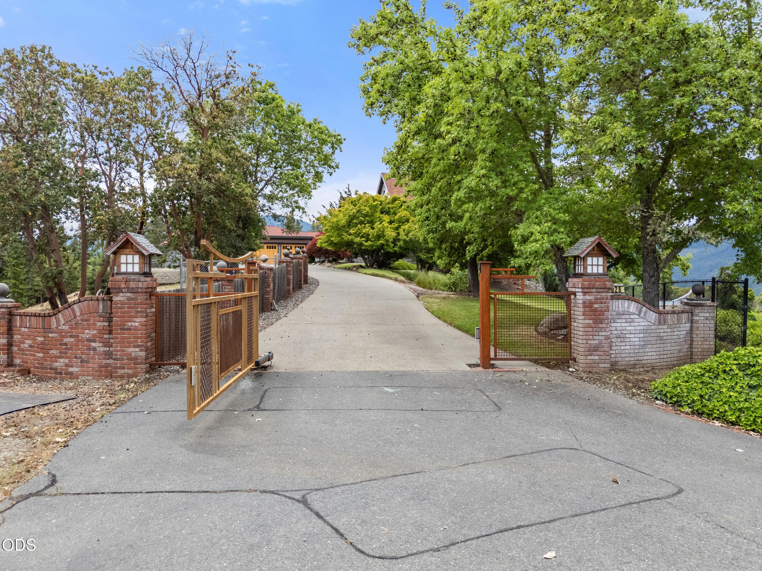 928 W Woodside Street — photo