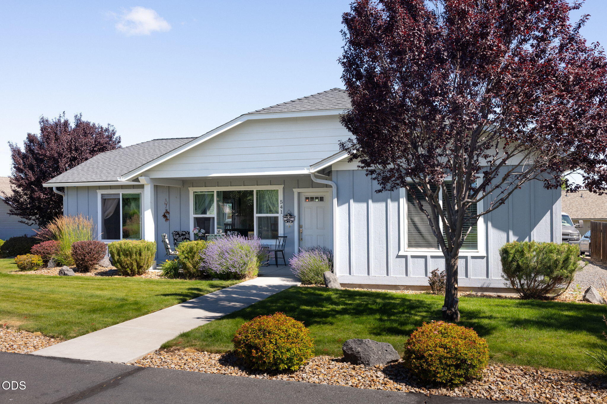 541 SW Sunrise Circle — photo