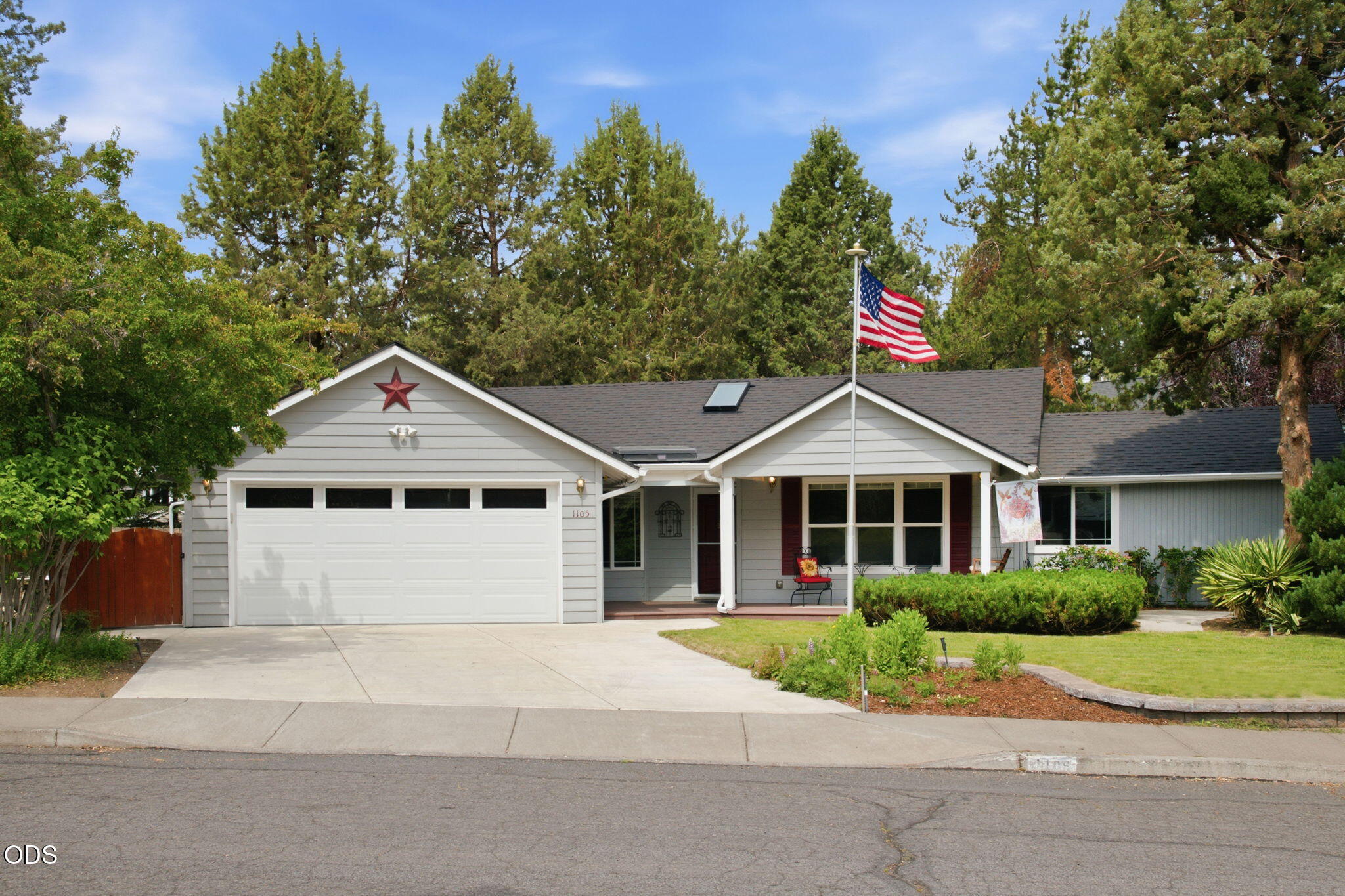 1105 SE Palmwood Court — photo