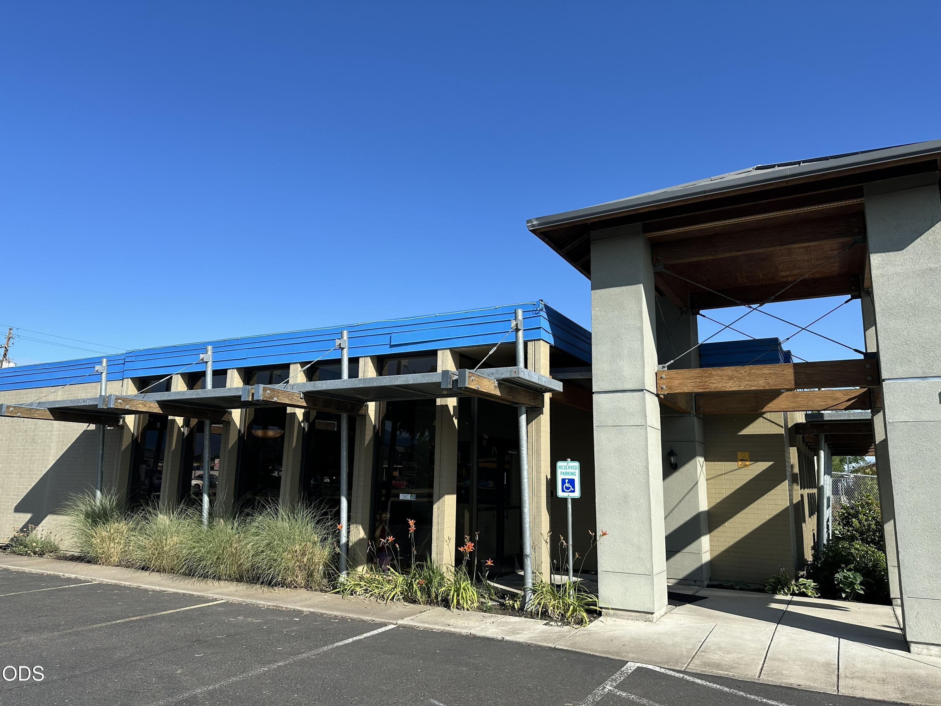 1025 Court Street — photo