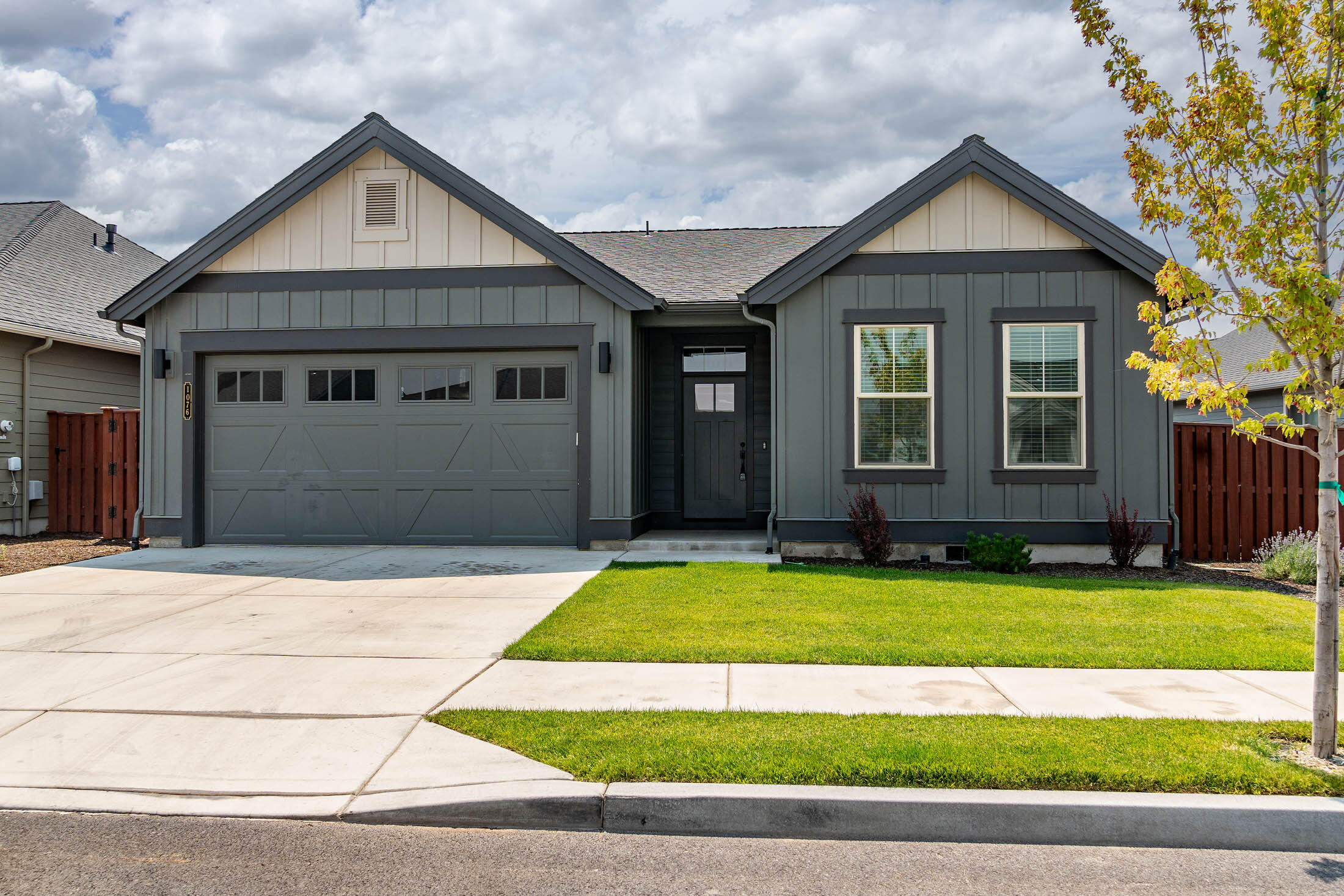 1076 NE Henry Drive — photo