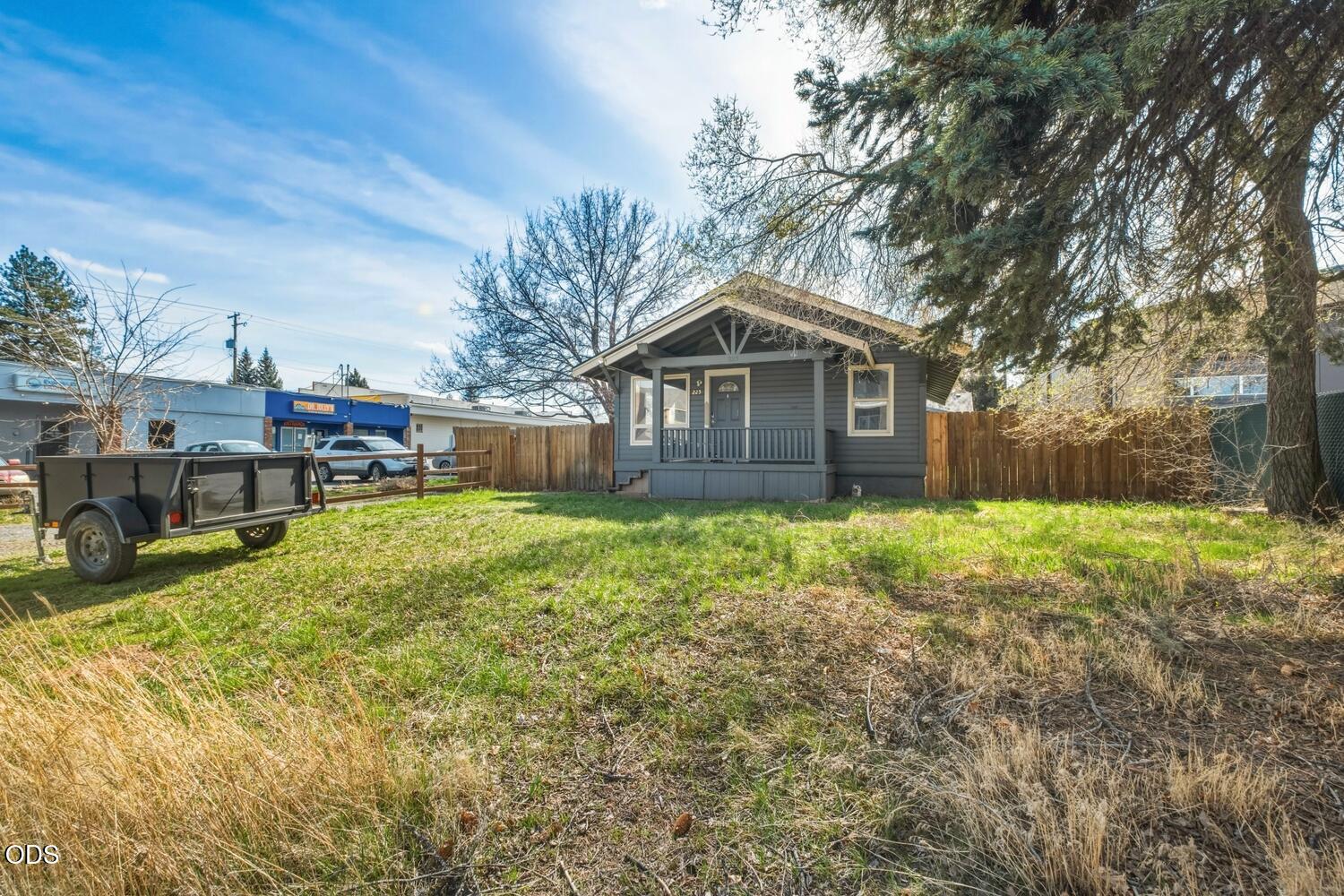 225 SE Vine Lane — photo