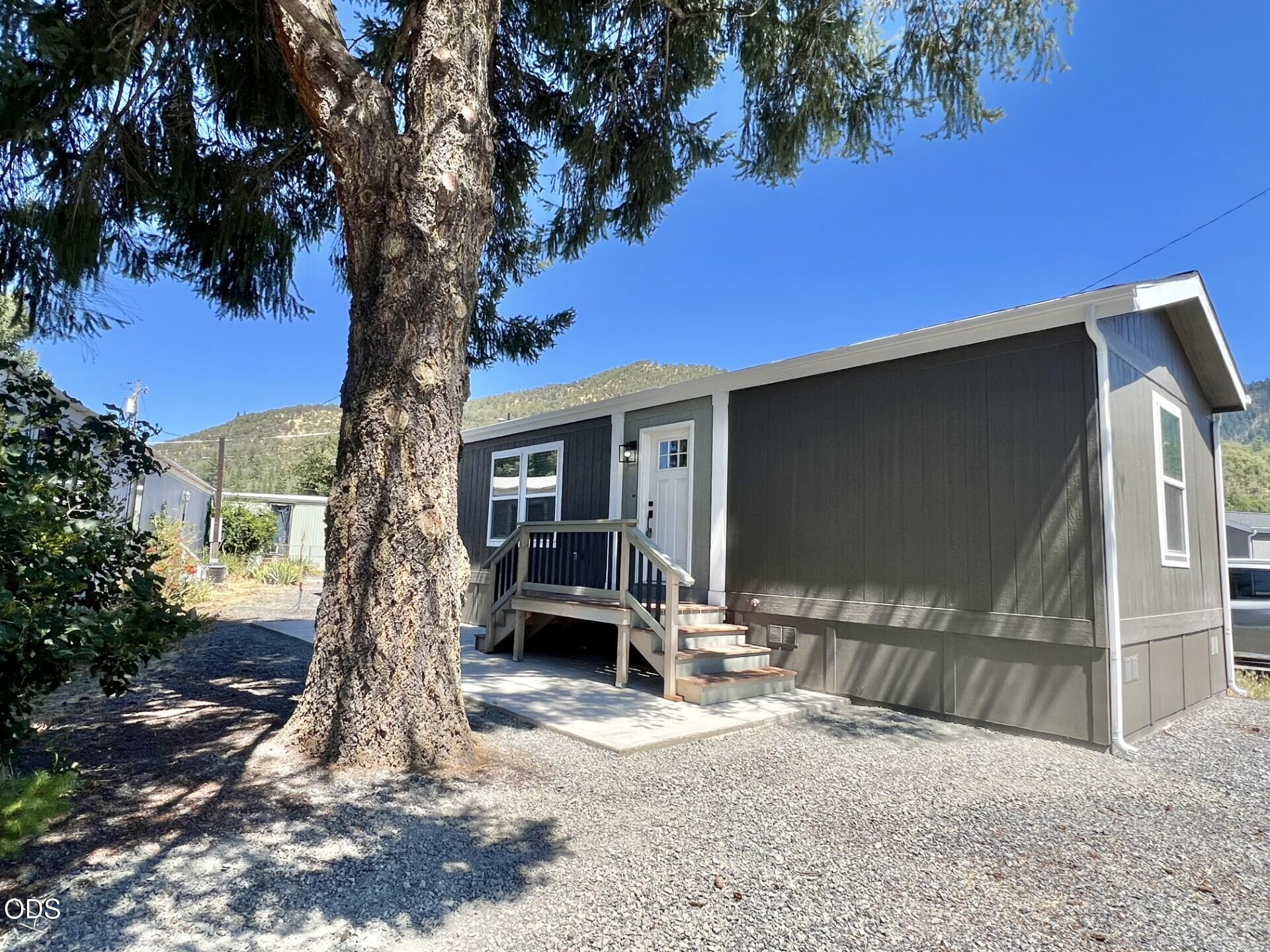 2097 Rogue River Highway, Unit 10 — photo