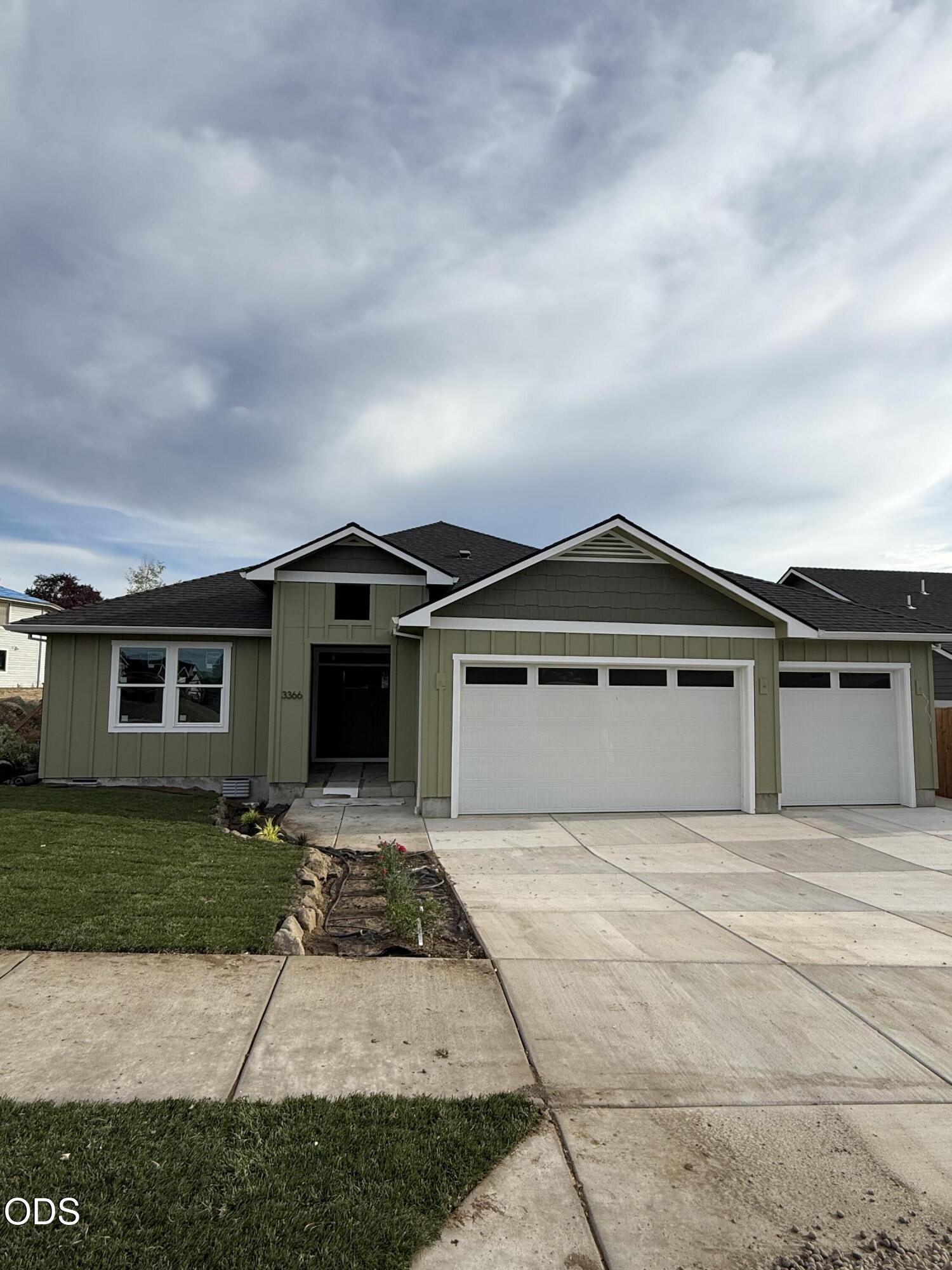 3366 Viewpoint Drive — photo