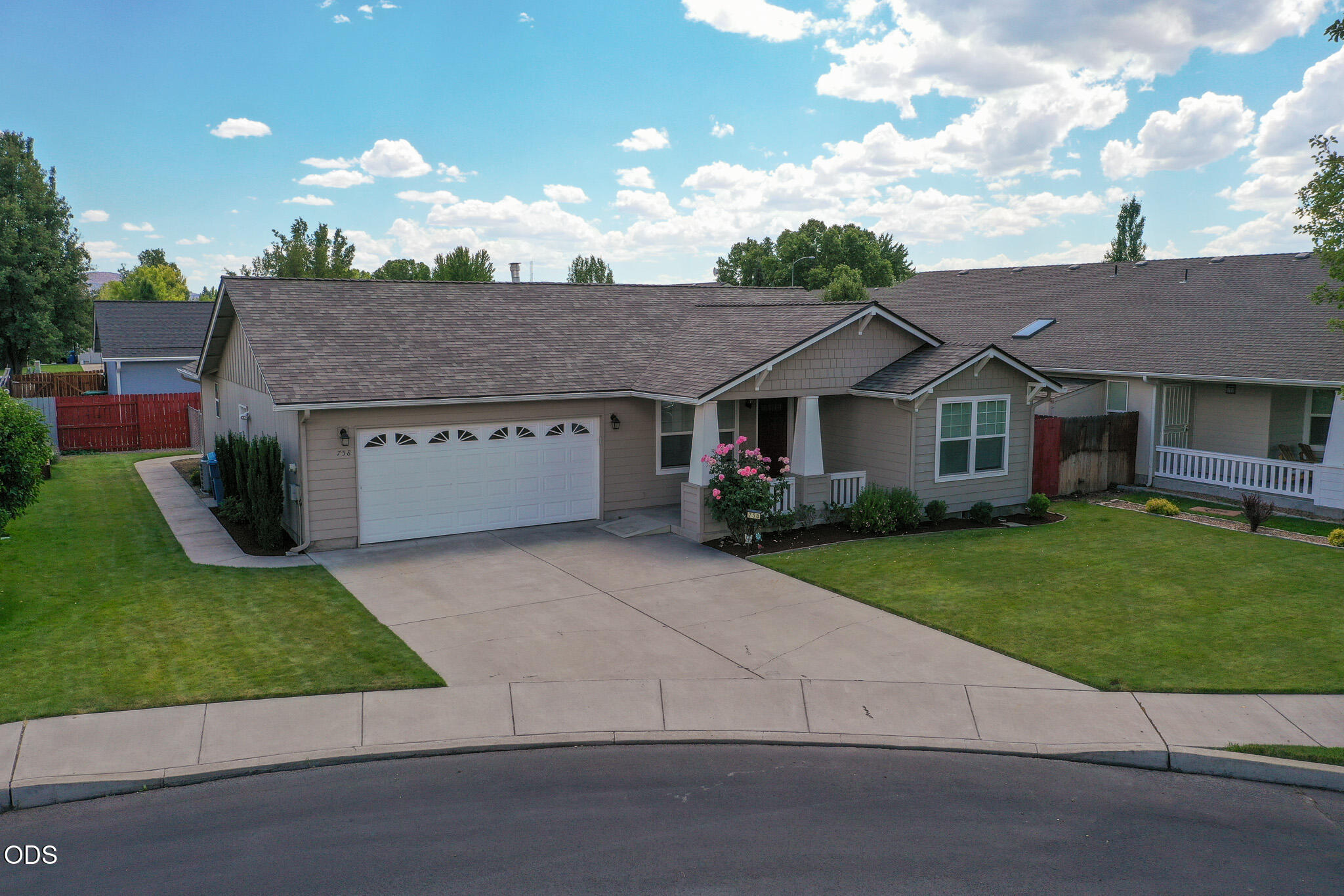 758 NE Sandstone Court — photo