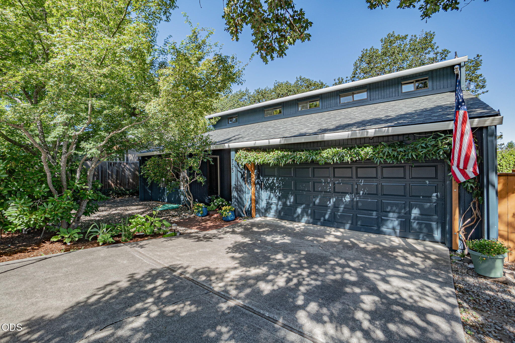775 Oak Knoll Drive — photo