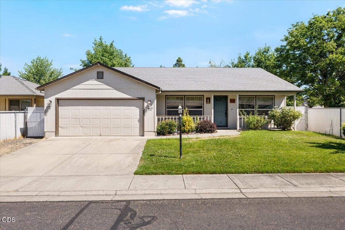 669 Karic Way, Eagle Point, OR 97524 — photo 2