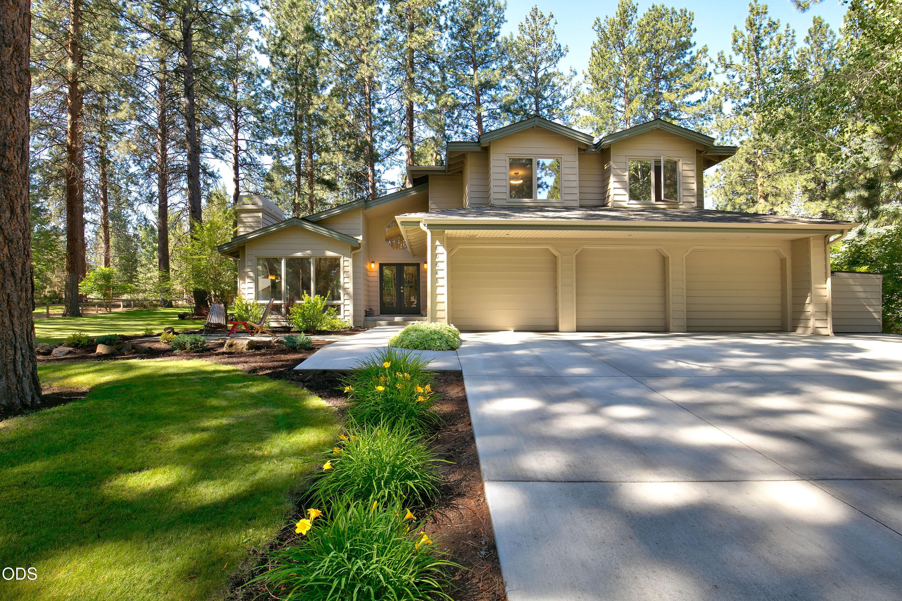 60643 Thunderbird Court — photo