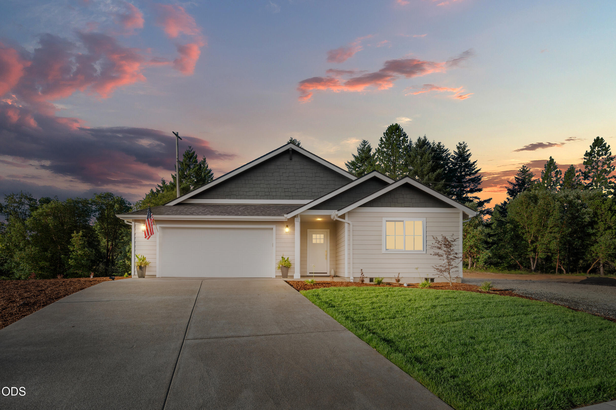1107 Cascade Loop — photo
