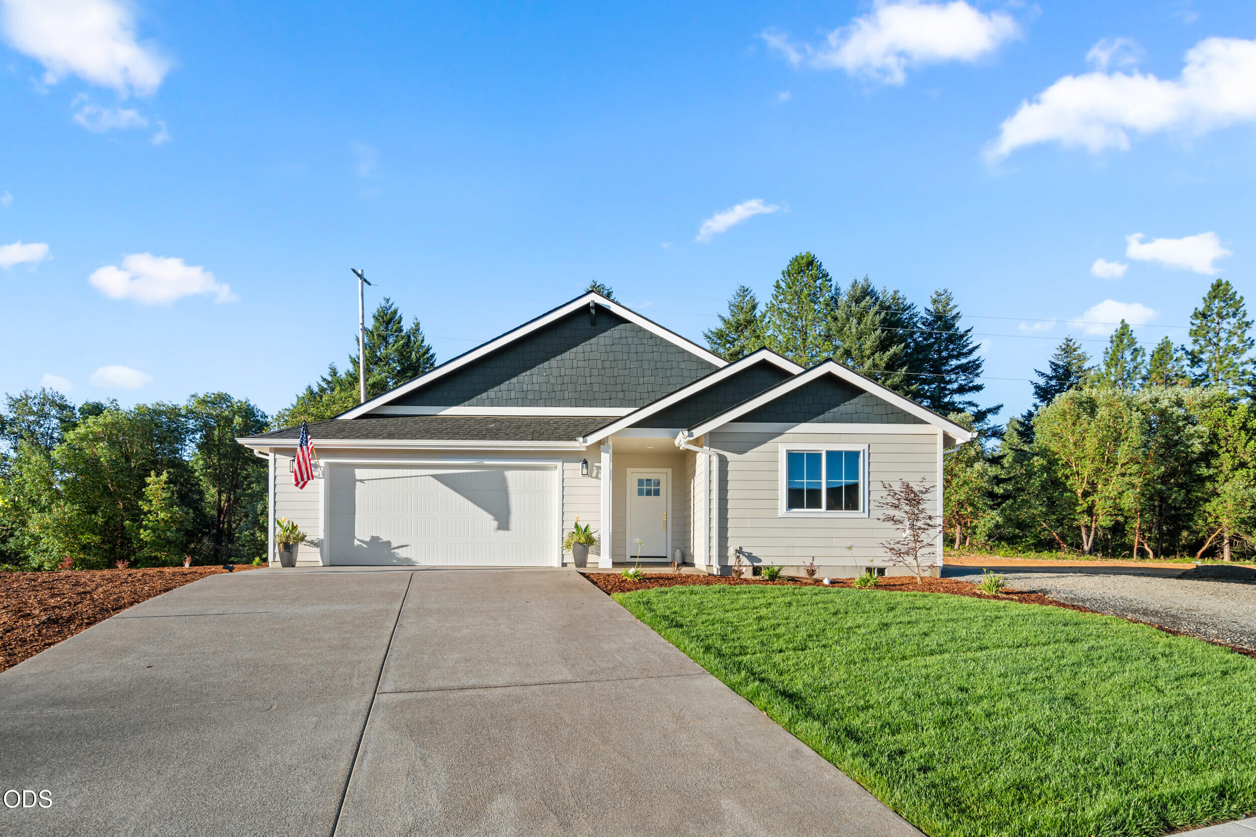 1107 Cascade Loop, Cave Junction, OR 97523 — photo 2