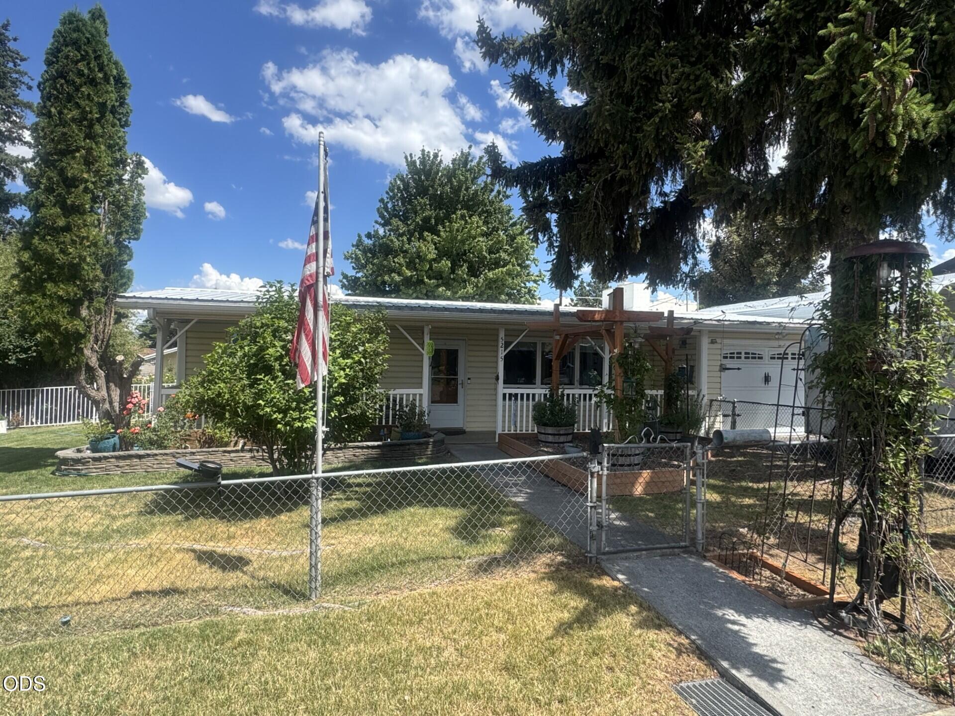 5215 Summit Street — photo