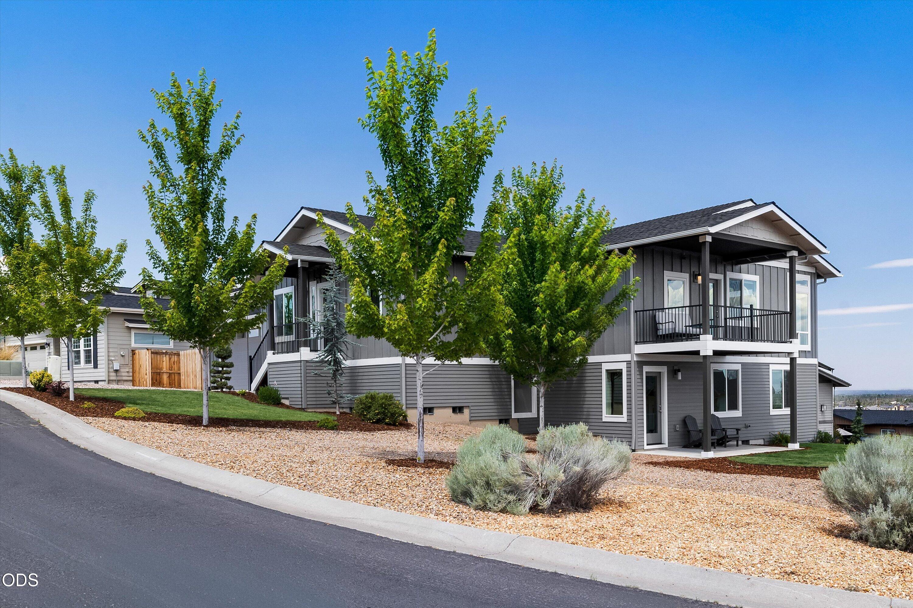 3525 SW Hillcrest Court — photo