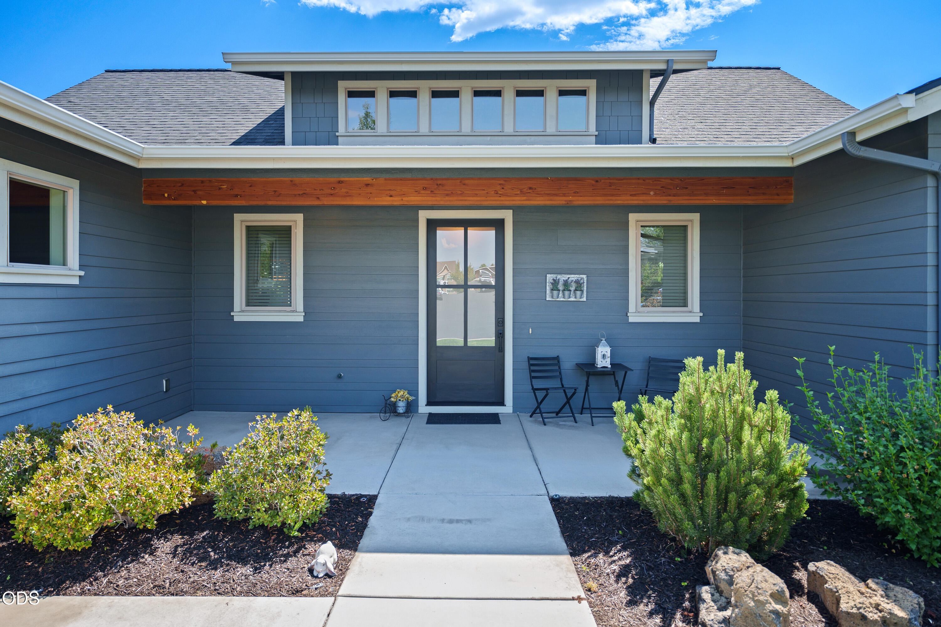 63137 Iner Loop, Bend, OR 97701 — photo 2