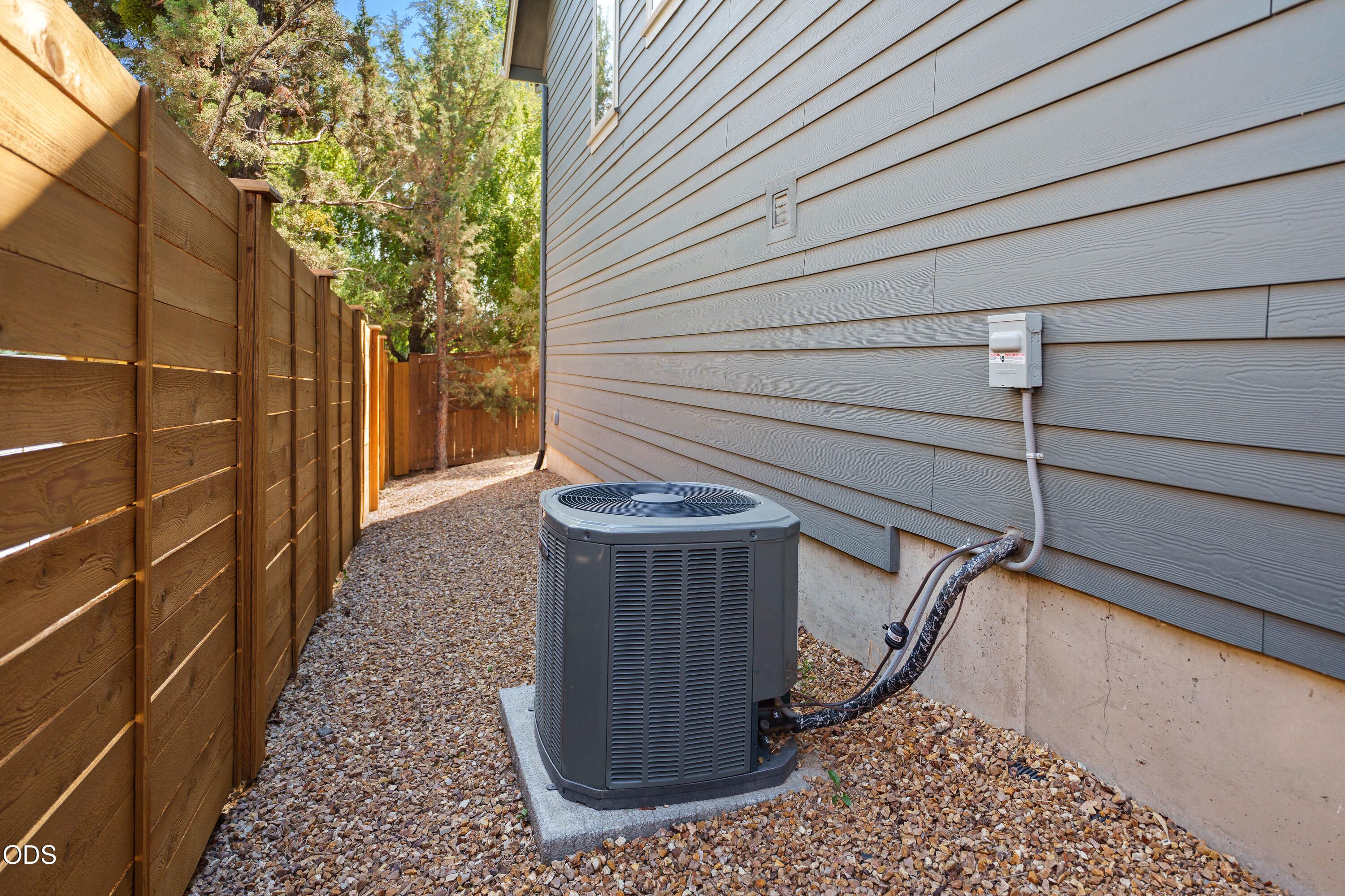 63137 Iner Loop, Bend, OR 97701 — photo 3