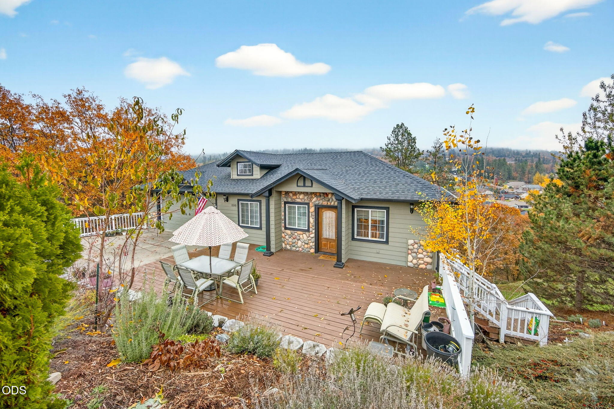 1550 Panoramic Loop, Grants Pass, OR 97527 — photo 2