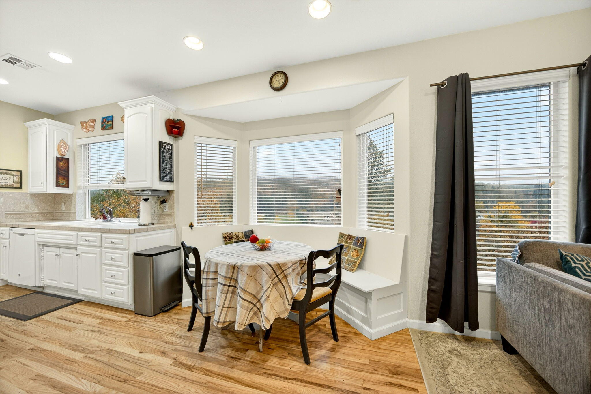 1550 Panoramic Loop, Grants Pass, OR 97527 — photo 3