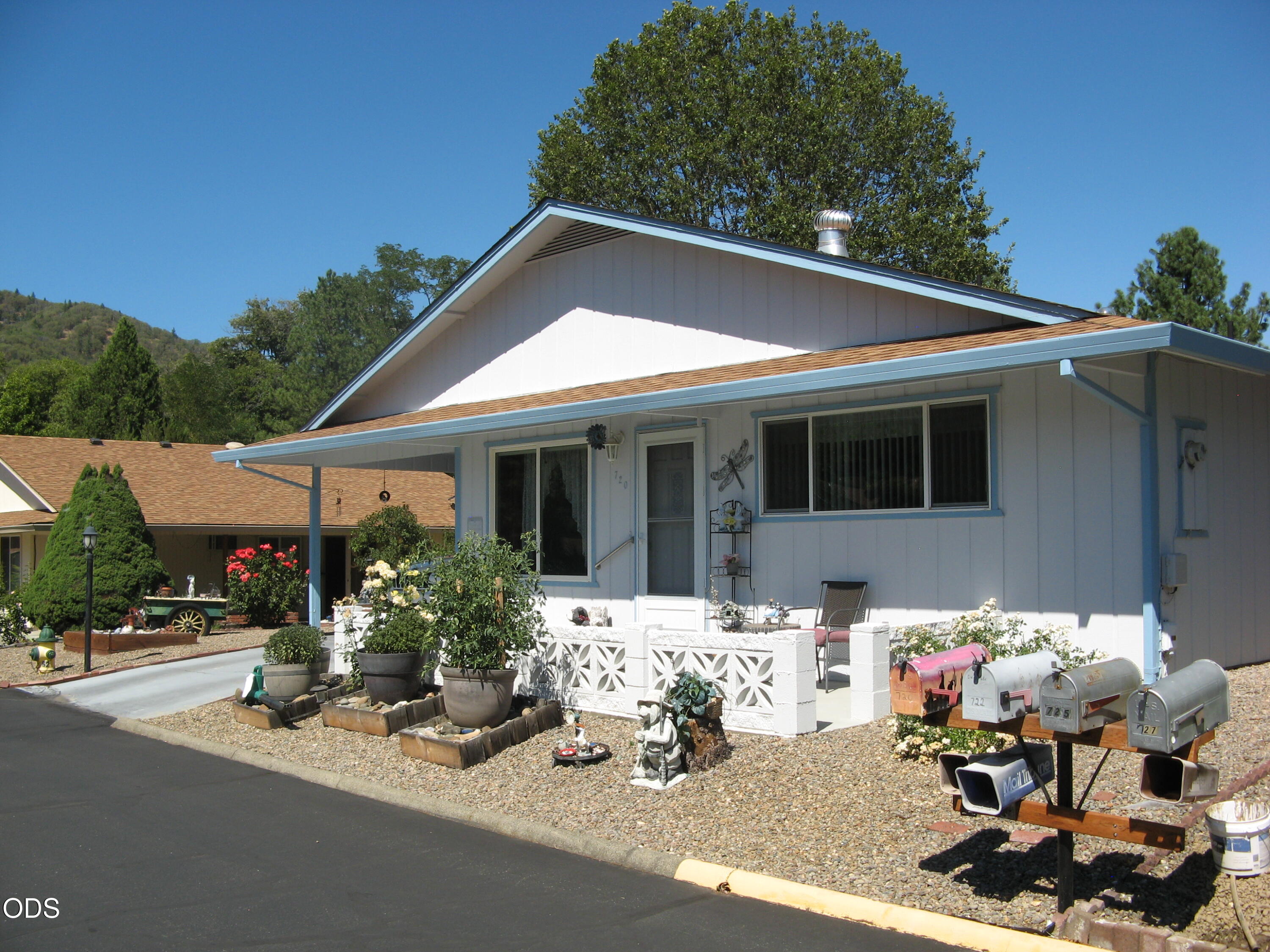720 Brookside Circle — photo