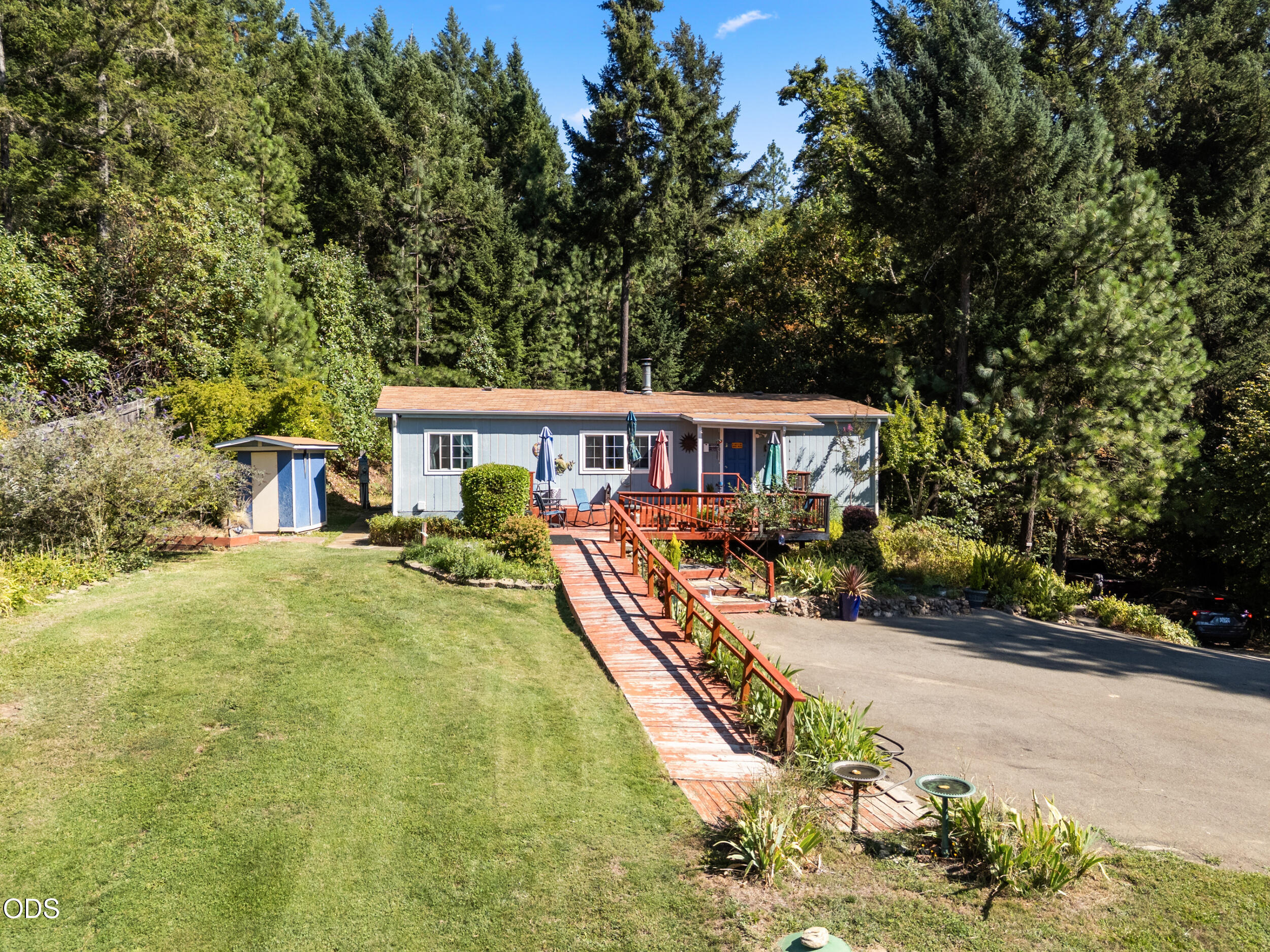 6918 Redwood Highway — photo